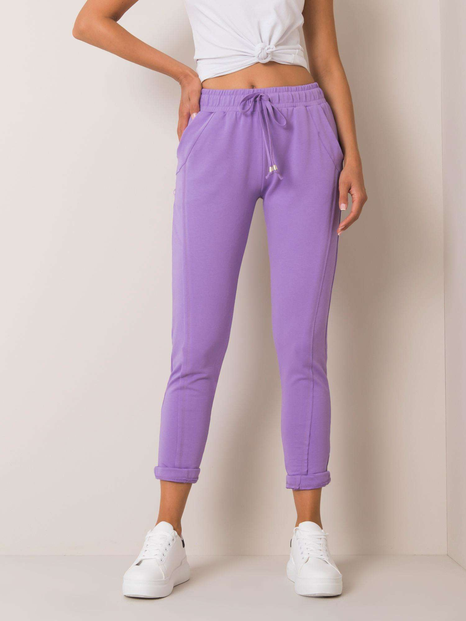 Fialové dámske tepláky s vreckami RV-DR-3589.06X-purple Veľkosť: L