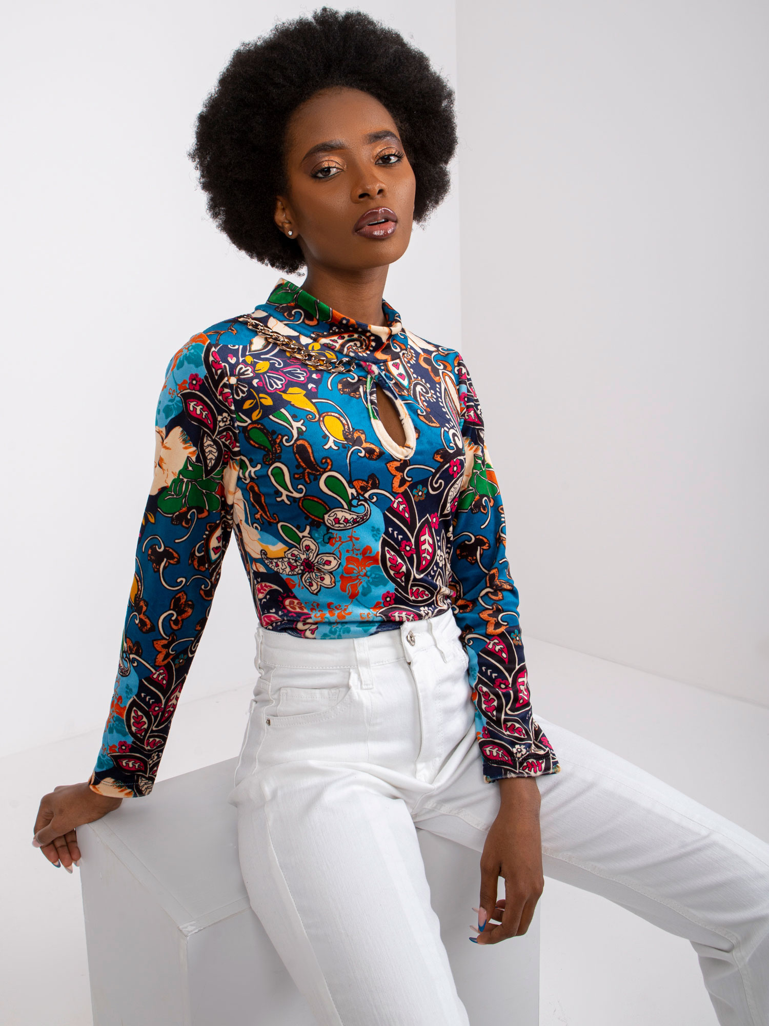 Modrá velúrová blúzka Bologna so vzormi -DHJ-BZ-6291-1.77P-blue Veľkosť: ONE SIZE