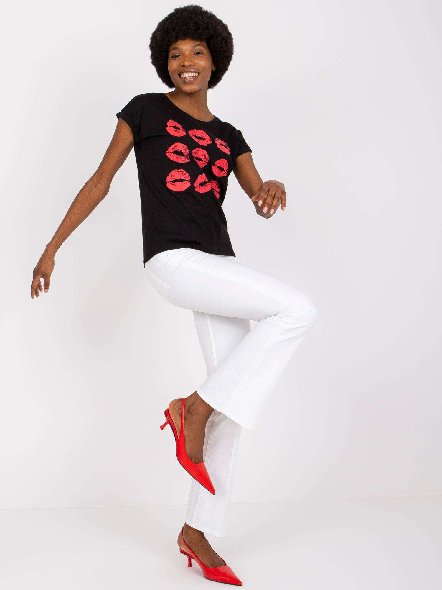 Čierne tričko Malvina s pusinkami TW-TS-1005-15.29P-black Veľkosť: S