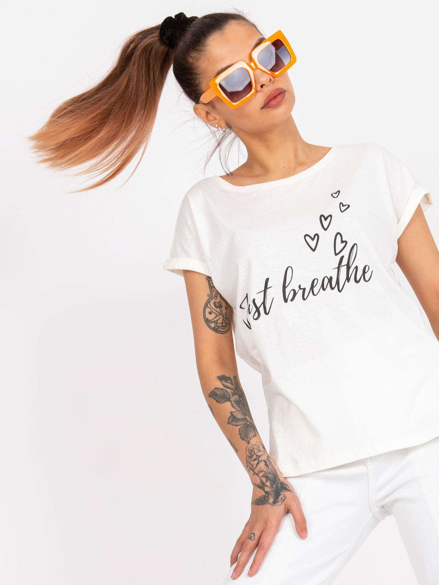 Smotanové tričko Pole s nápisom "Just Breathe" -TW-TS-1005-13.56-ecru Veľkosť: L