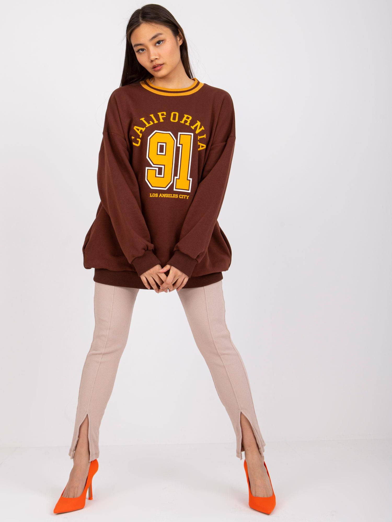 Hnedá oversize mikina Suzanne s nápisom "California 91" -FA-BL-7650.40-brown Veľkosť: ONE SIZE