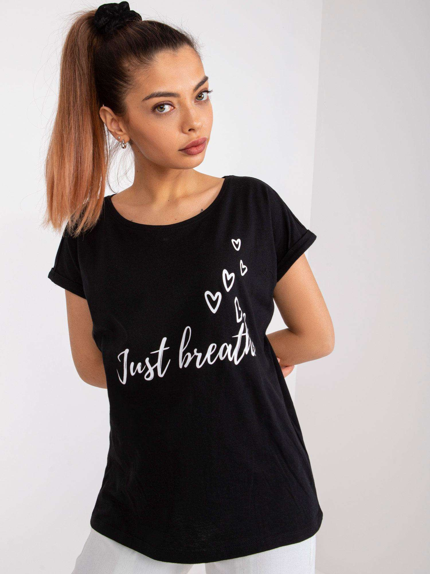 Čierne tričko Pole s nápisom "Just Breathe" TW-TS-1005-13.56-black Veľkosť: S