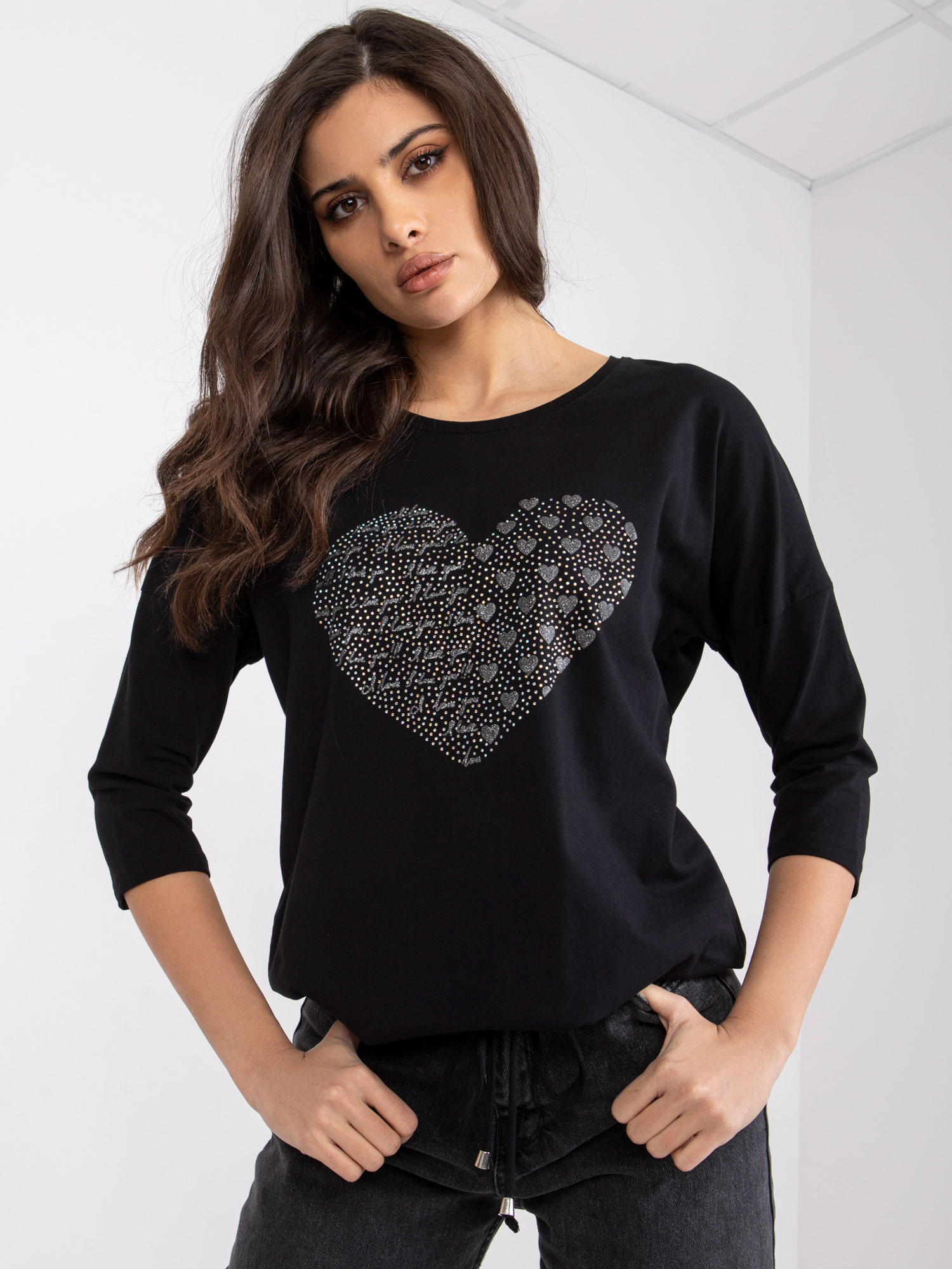 Čierne tričko Bindy s aplikáciou srdca -RV-BZ-0229.13P-black Veľkosť: S/M