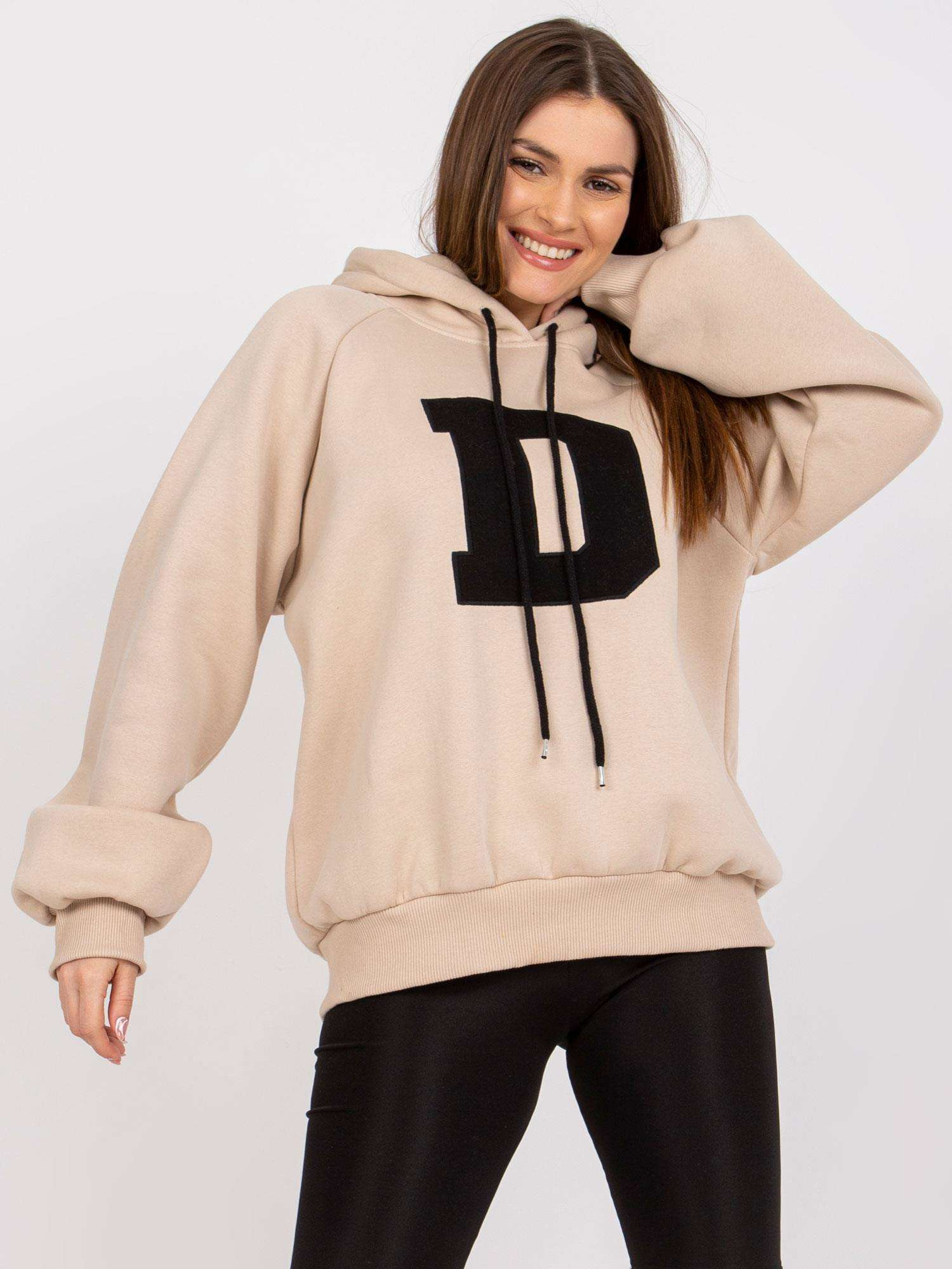 Béžová mikina Valeria s kapucňou a písmenom "D" -EM-BL-651/D.29X-beige Veľkosť: ONE SIZE