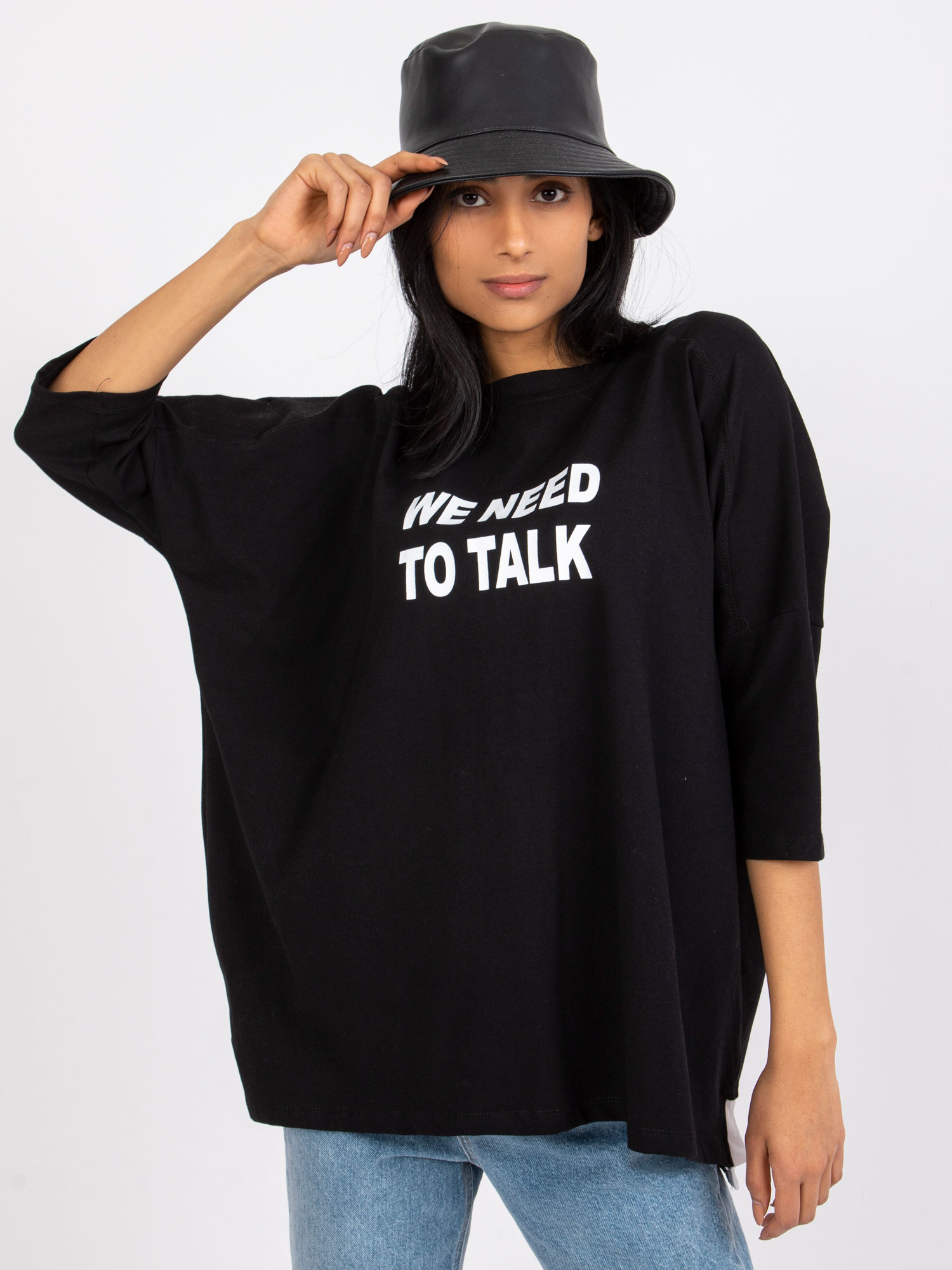 Čierne dámske voľné tričko s nápisom RV-BZ-7553.26-black Veľkosť: S/M