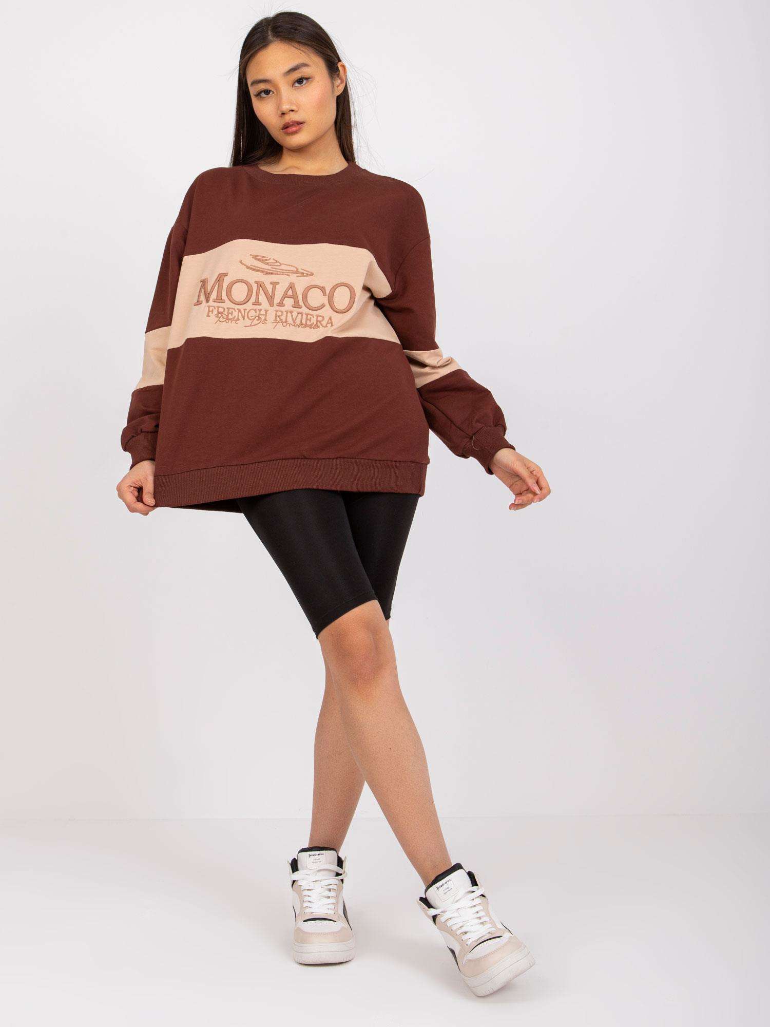 TMAVOHNEDÁ MIKINA BETHANY S VÝŠIVKOU "MONACO" FA-BL-7629.19P-DARK BROWN Veľkosť: ONE SIZE