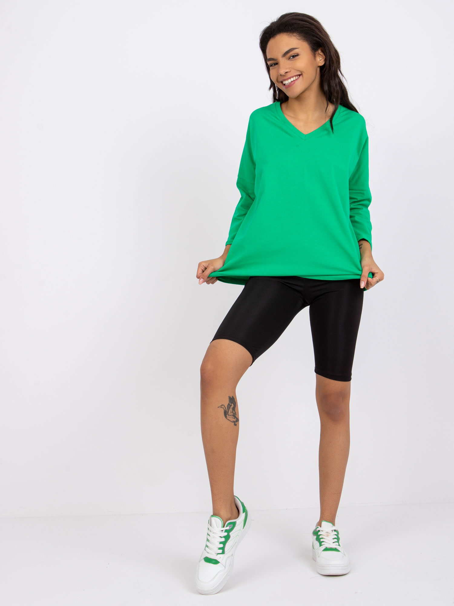 Zelená oversize blúzka Sylvie s krajkovým chrbtom -RV-BZ-7558.30-green Veľkosť: S/M