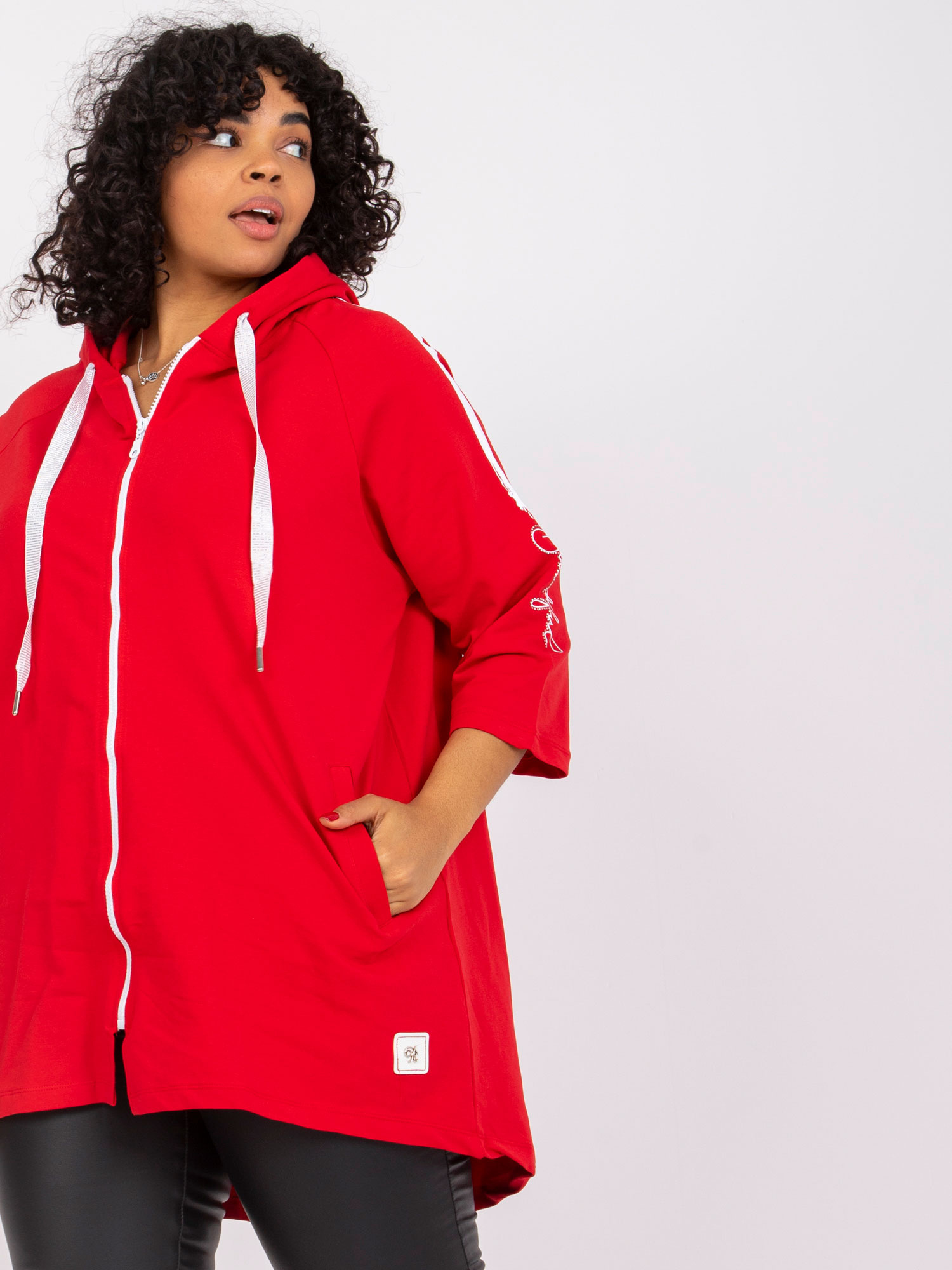 Červená mikina Miley na zips s nápisom na rukáve -RV-BL-6796.86-red Veľkosť: ONE SIZE