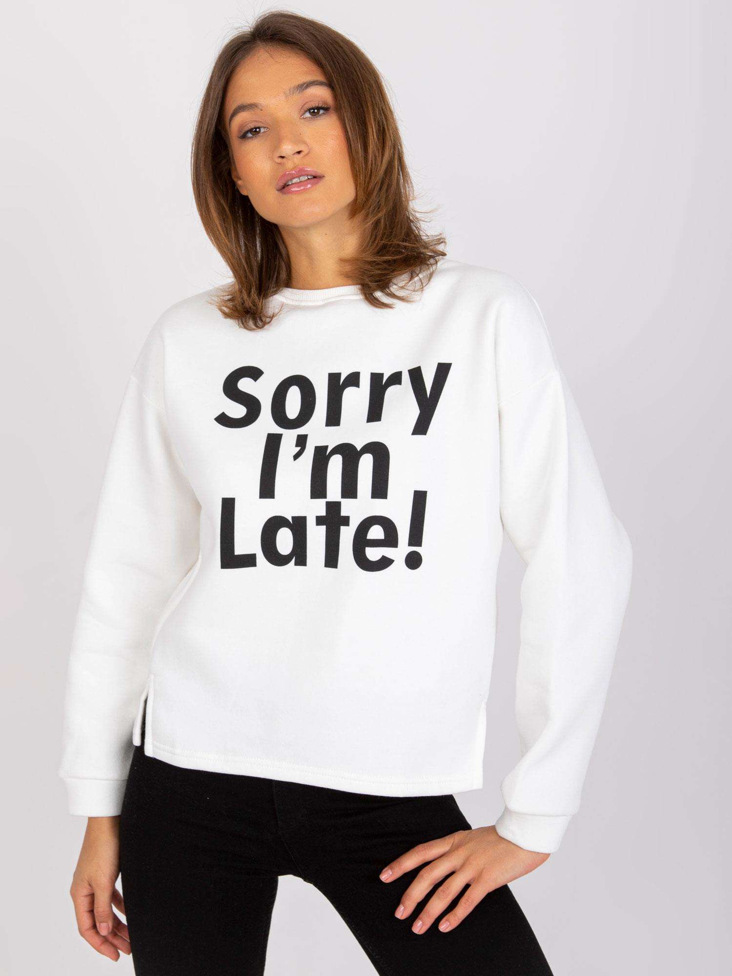 SMOTANOVÁ MIKINA FRANCISCO S NÁPISOM "SORRY I´M LATE" -EM-BL-U624.99-ECRU Veľkosť: ONE SIZE