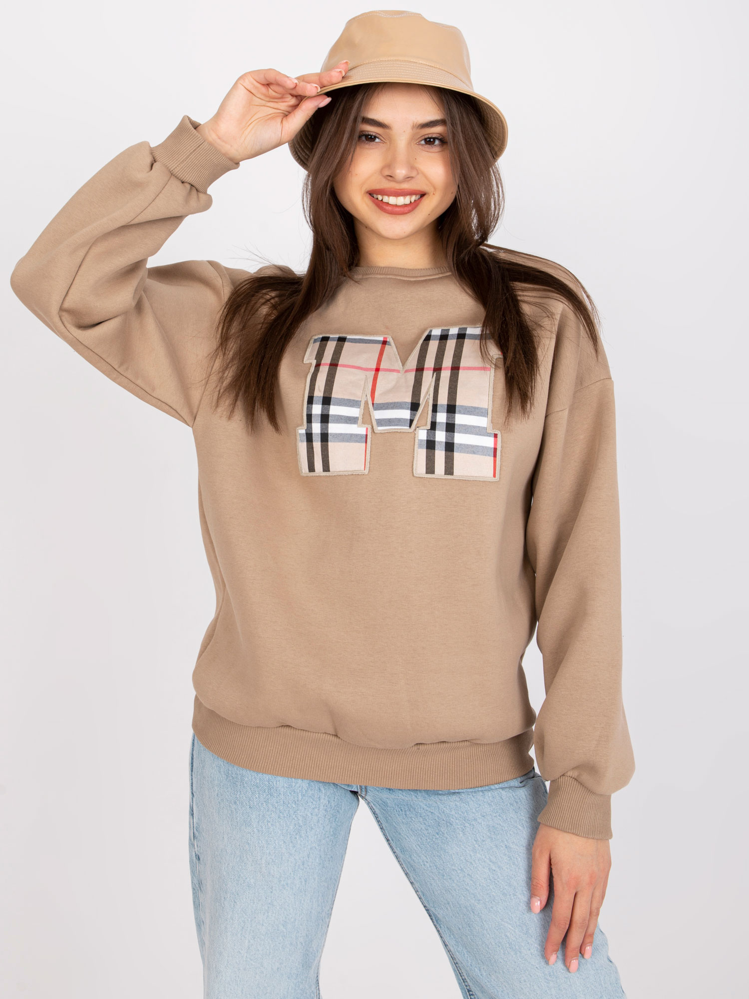 Tmavobéžová mikina Eliza s károvaným písmenom "M" -EM-BL-U617.95 dark beige Veľkosť: ONE SIZE