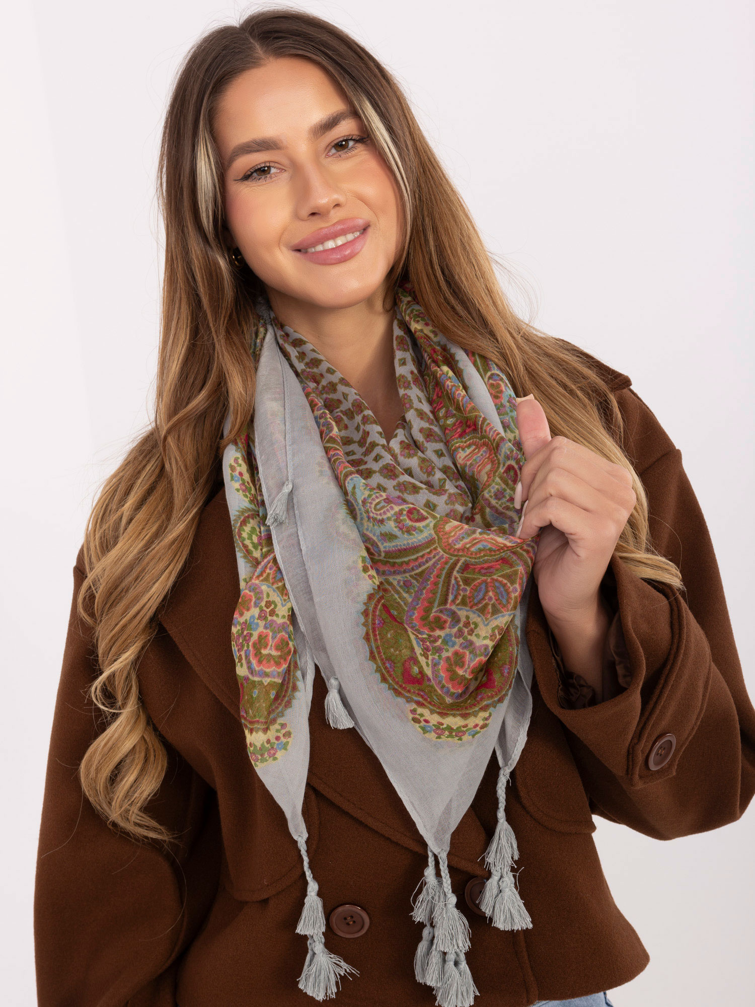 Sivo-béžová dámska šatka so strapcami AT-CH-ENEC-72.31P-light gray Veľkosť: ONE SIZE