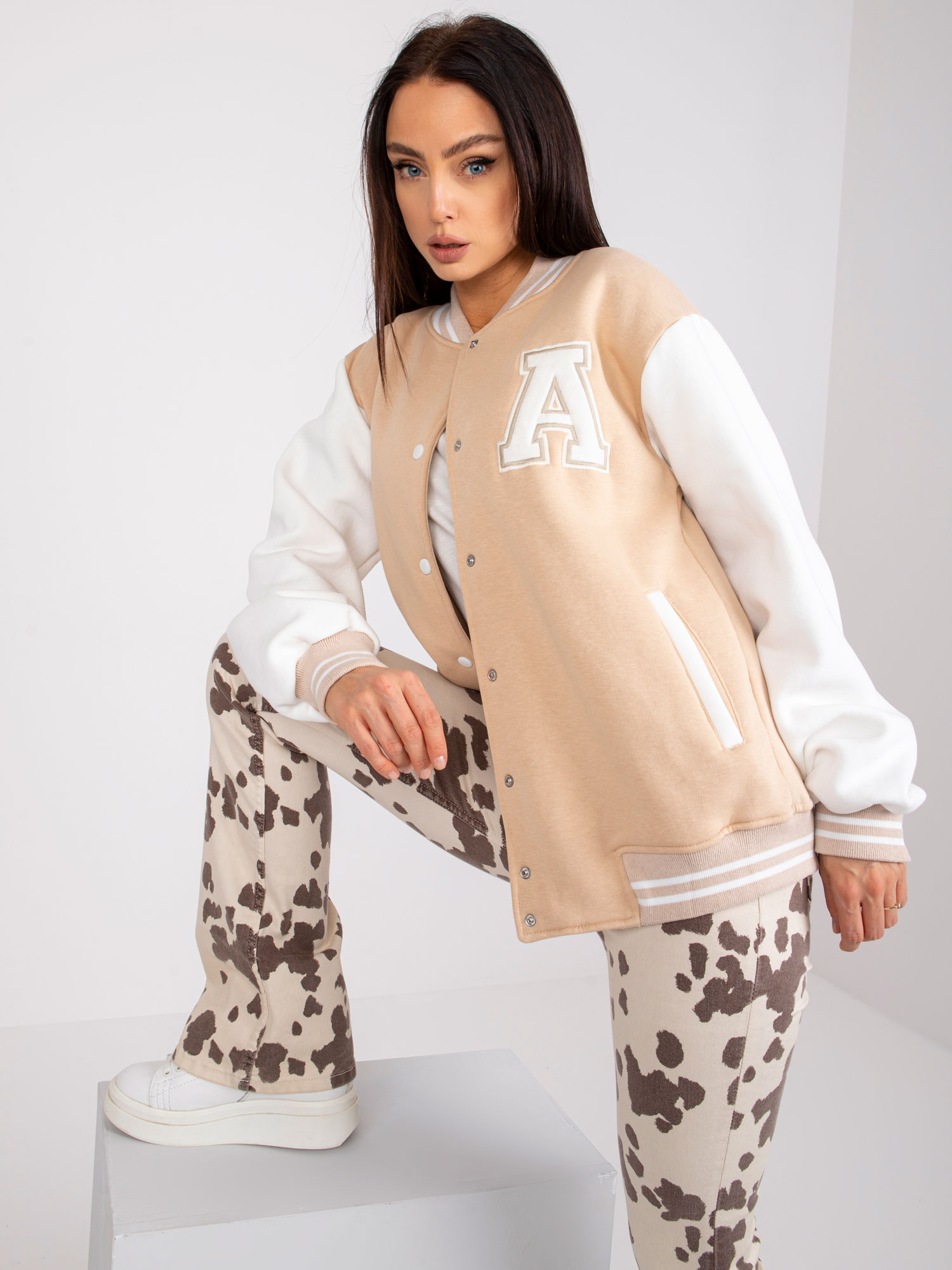 BÉŽOVO-BIELY MIKINOVÝ BOMBER PALMA -EM-BL-697.88-BEIGE-WHITE Veľkosť: L/XL