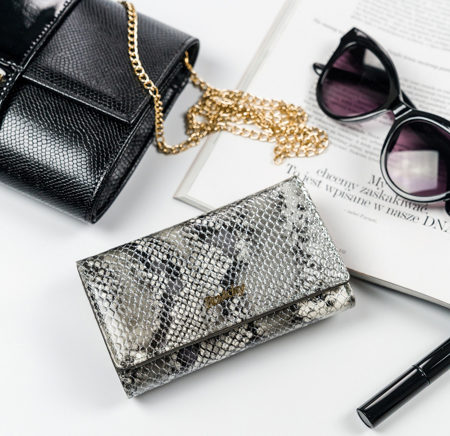 Rovicky Sivá peňaženka so zatváraním na sponu V076 8810-SNR-3595 SILVER Veľkosť: ONE SIZE