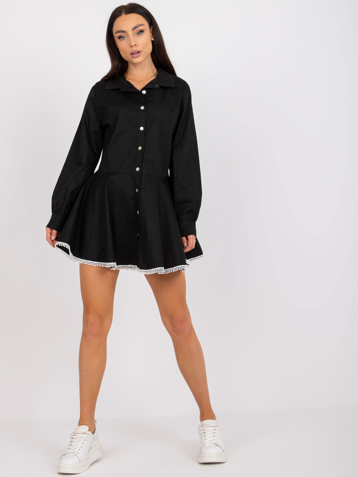 Čierne košeľové mini šaty s čipkou na sukni DHJ-SK-6801.63P-black Veľkosť: ONE SIZE