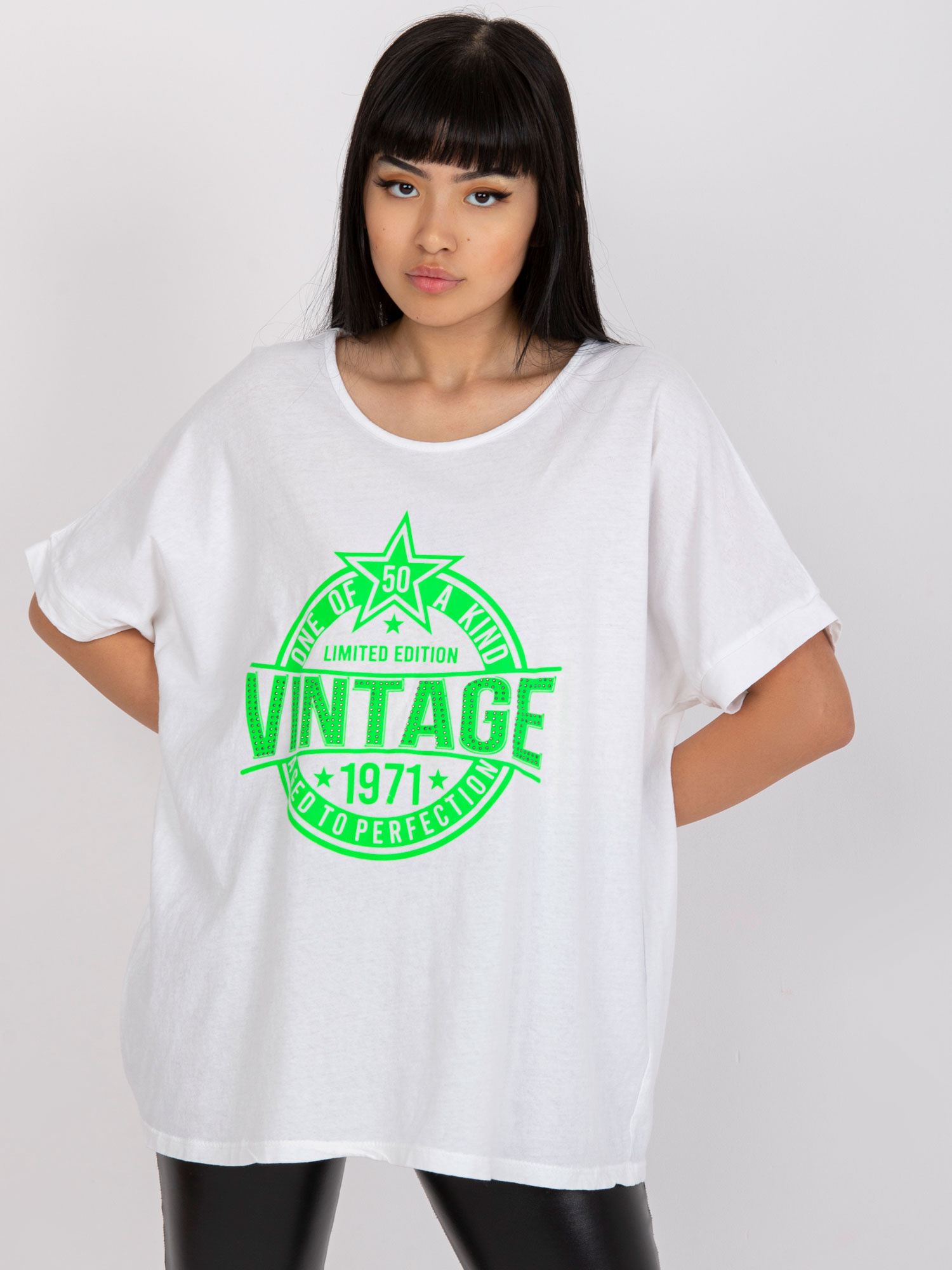 Biele oversize tričko so zelenou potlačou DHJ-TS-6860.26X-white-green Veľkosť: ONE SIZE