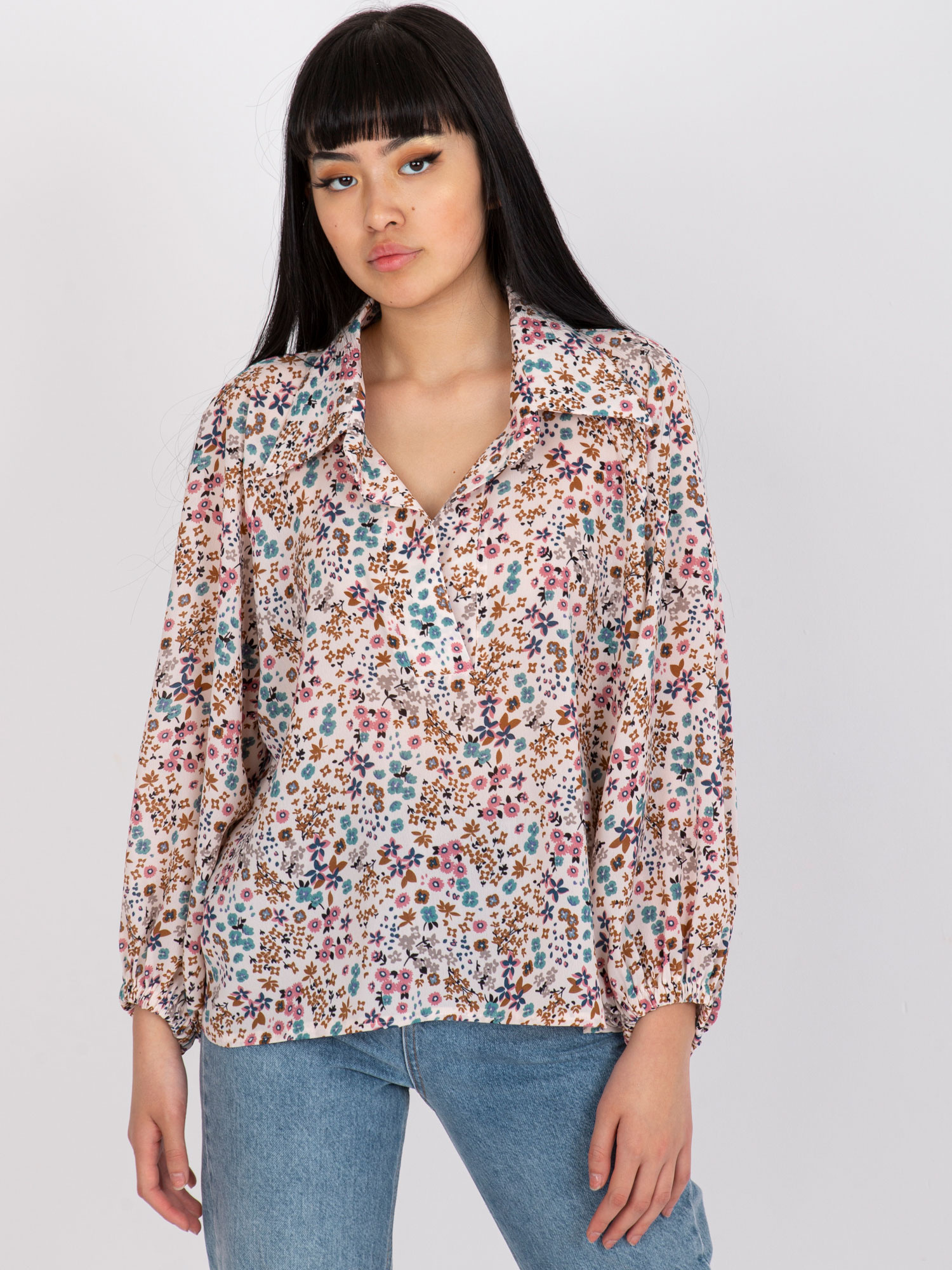Béžová voľná dámska košeľa s kvetinovou potlačou CHA-BZ-3303.25-beige Veľkosť: M