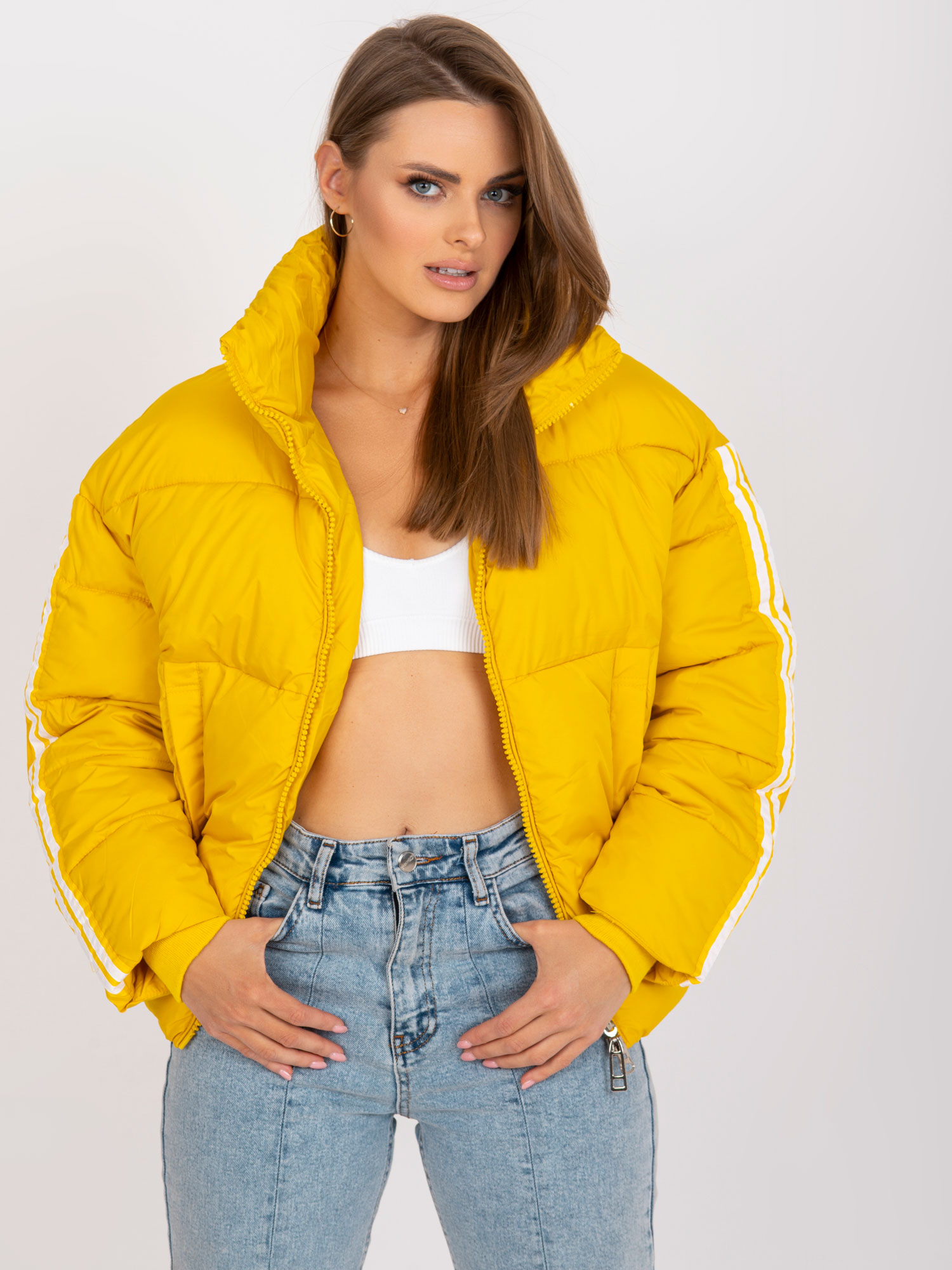 PREŠÍVANÁ ZIMNÁ ŽLTÁ CROP BUNDA S PRUHMI NA RUKÁVOCH -EM-KR-MB8869.00P-YELLOW Veľkosť: ONE SIZE