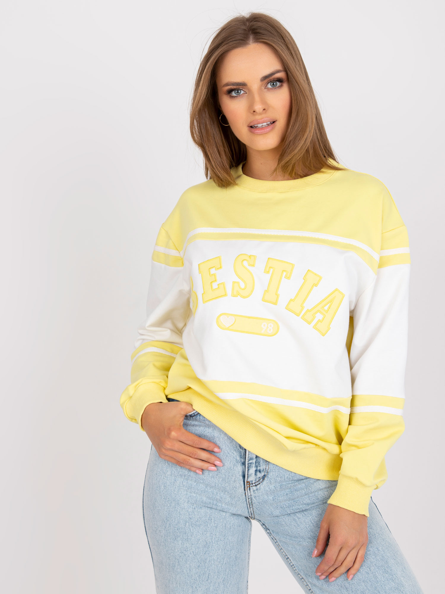 Žltá oversize dámska mikina s nápisom BESTIA FA-BL-7699.04P-yellow Veľkosť: ONE SIZE