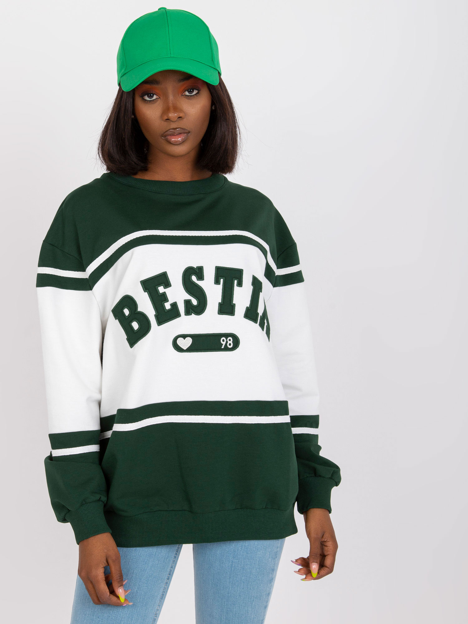 Zelená oversize dámska mikina s nápisom BESTIA FA-BL-7699.04P-green Veľkosť: ONE SIZE