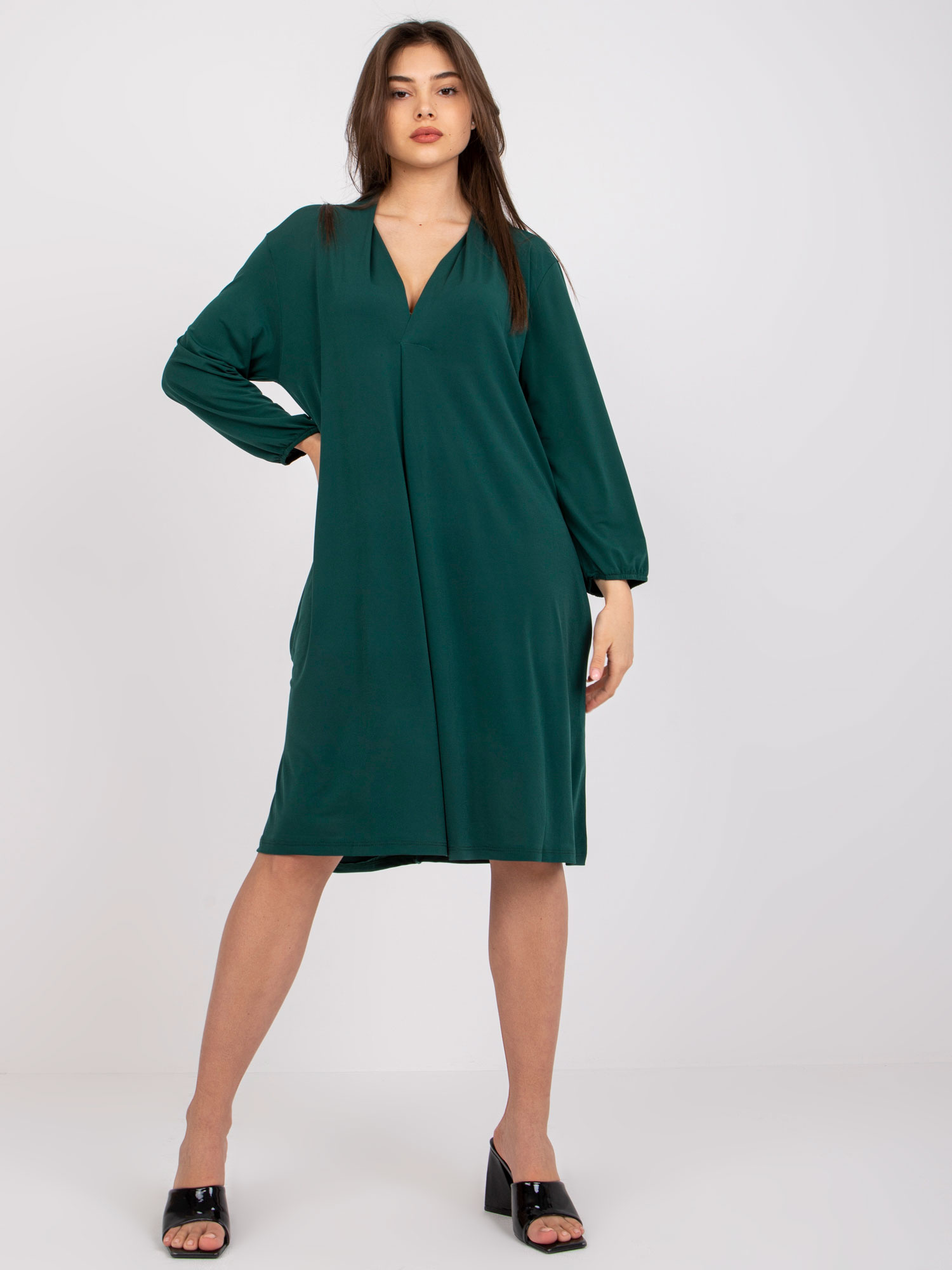 Tmavozelené voľné šaty s výstrihom EM-SK-604.10P-dark green Veľkosť: ONE SIZE