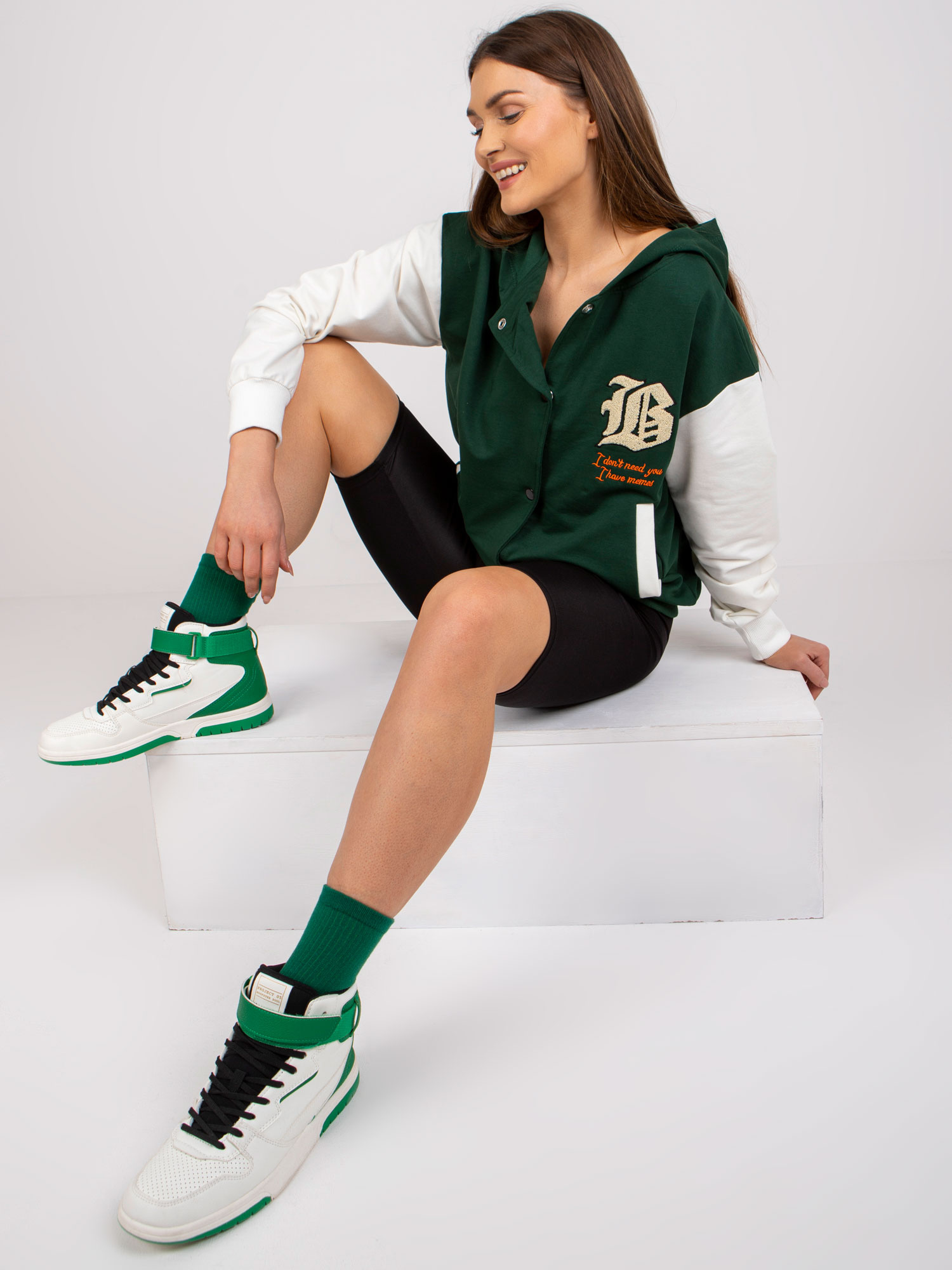 Tmavozelená dámska mikina s bielymi rukávmi FA-BL-7471.37X-dark green Veľkosť: ONE SIZE