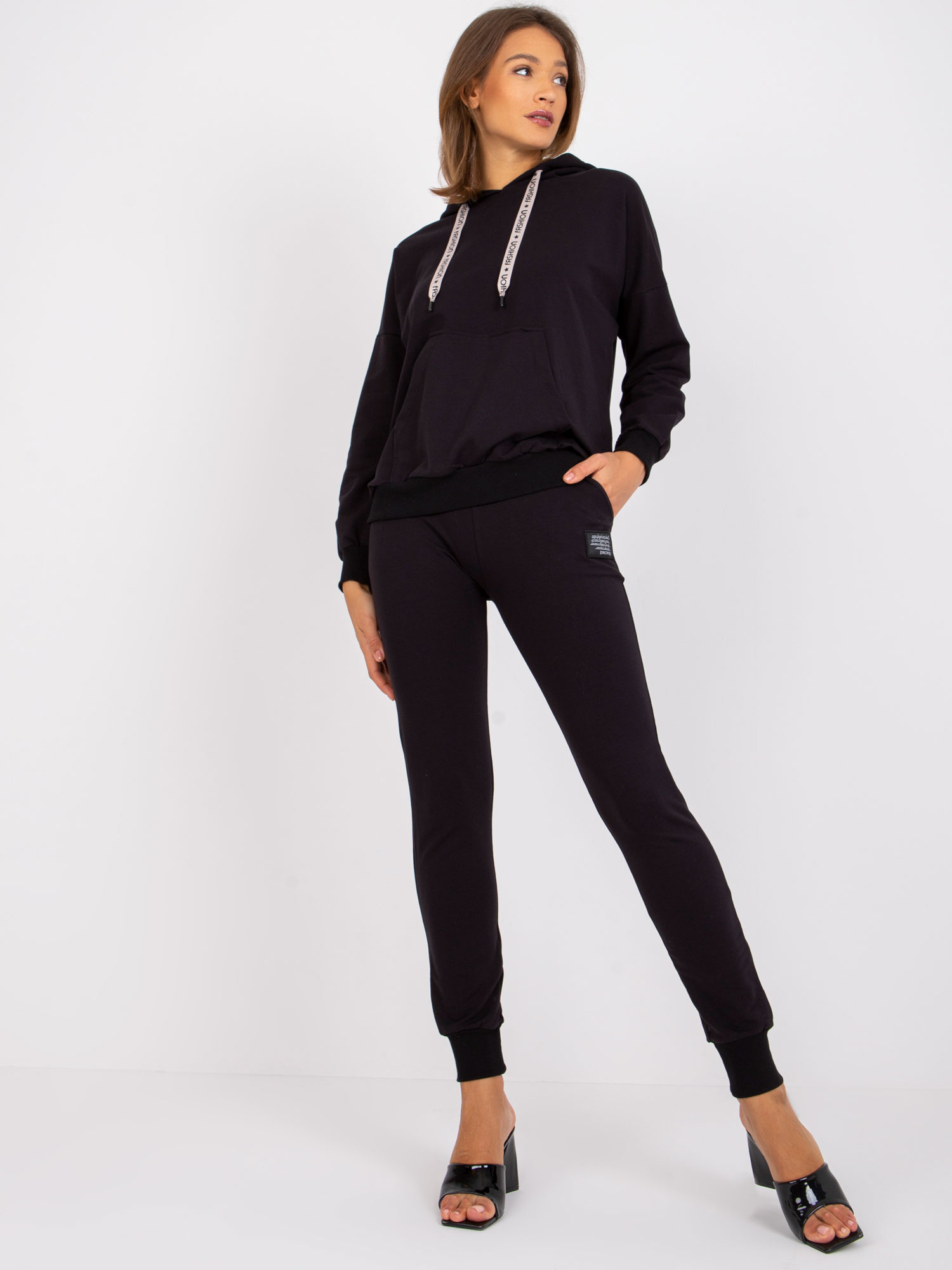 Čierna teplákovka Alejandra s voľnou mikinou -RV-KMPL-7519.25-black Veľkosť: L/XL