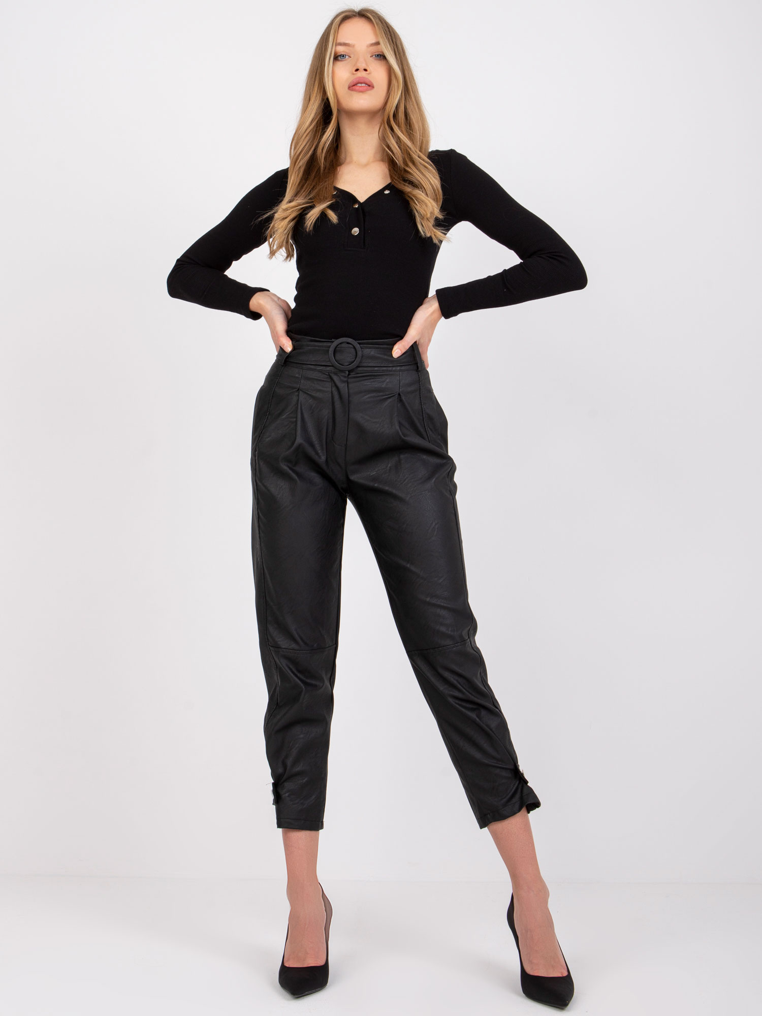 Čierne koženkové nohavice Virgínia -DHJ-SP-3057.47-black Veľkosť: XL