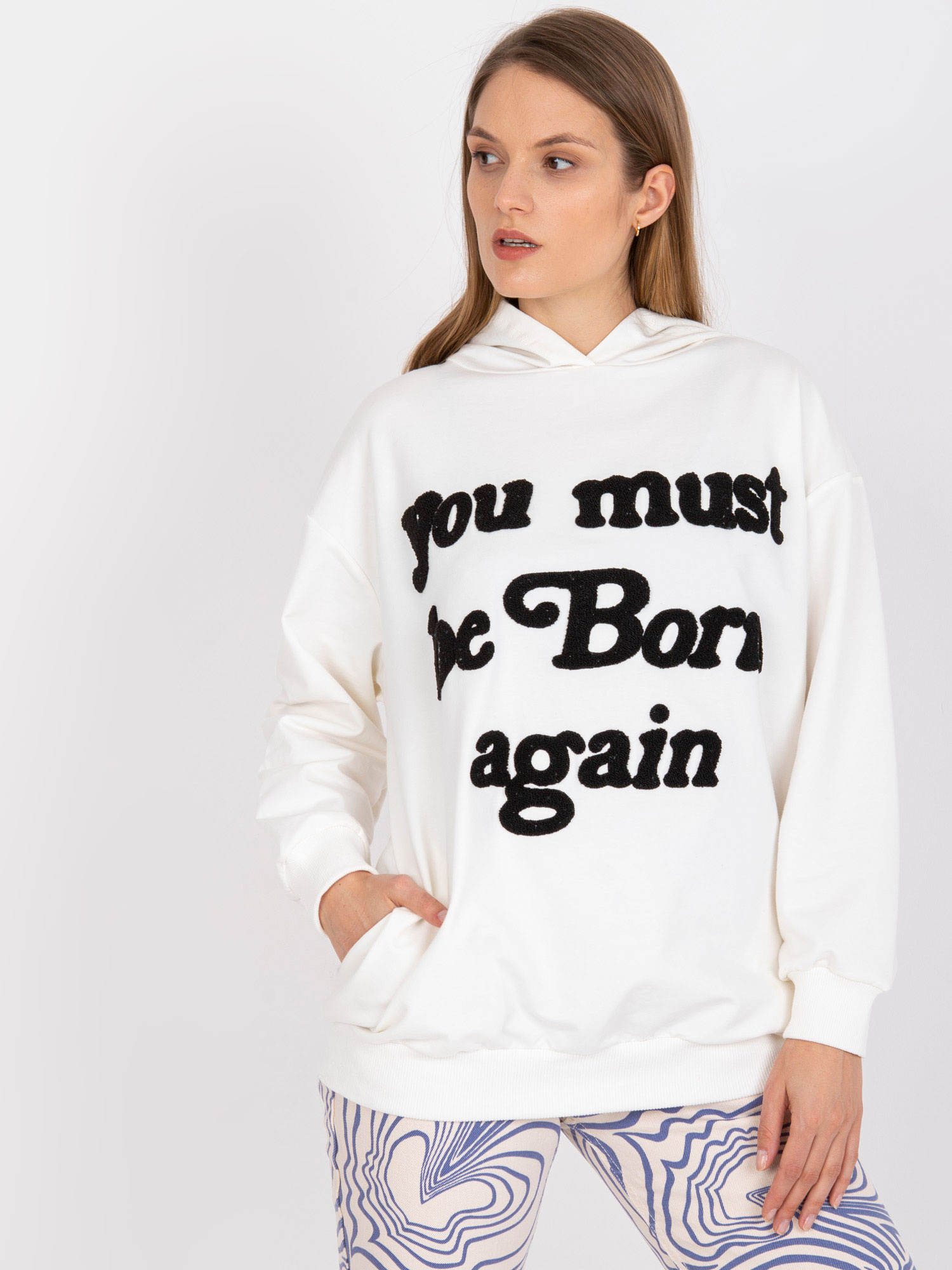 Smotanová dámska mikina s nápisom FA-BL-7716.39-ecru Veľkosť: ONE SIZE