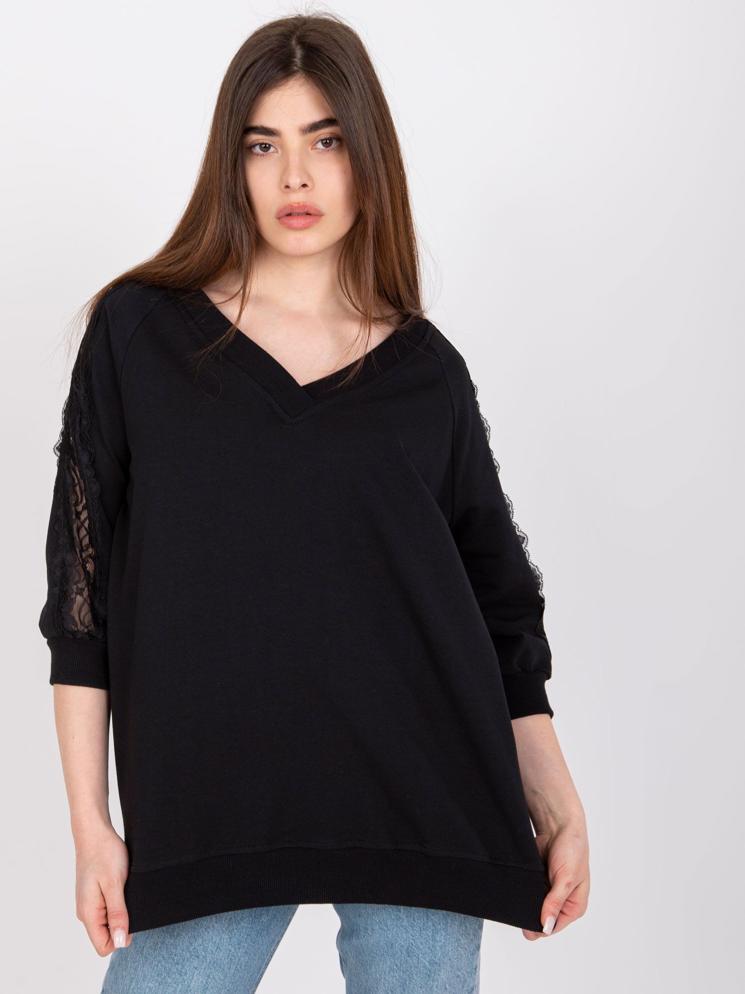 ČIERNA OVERSIZE BLÚZKA LEJA S ČIPKOU -RV-BZ-7557.01-BLACK Veľkosť: S/M