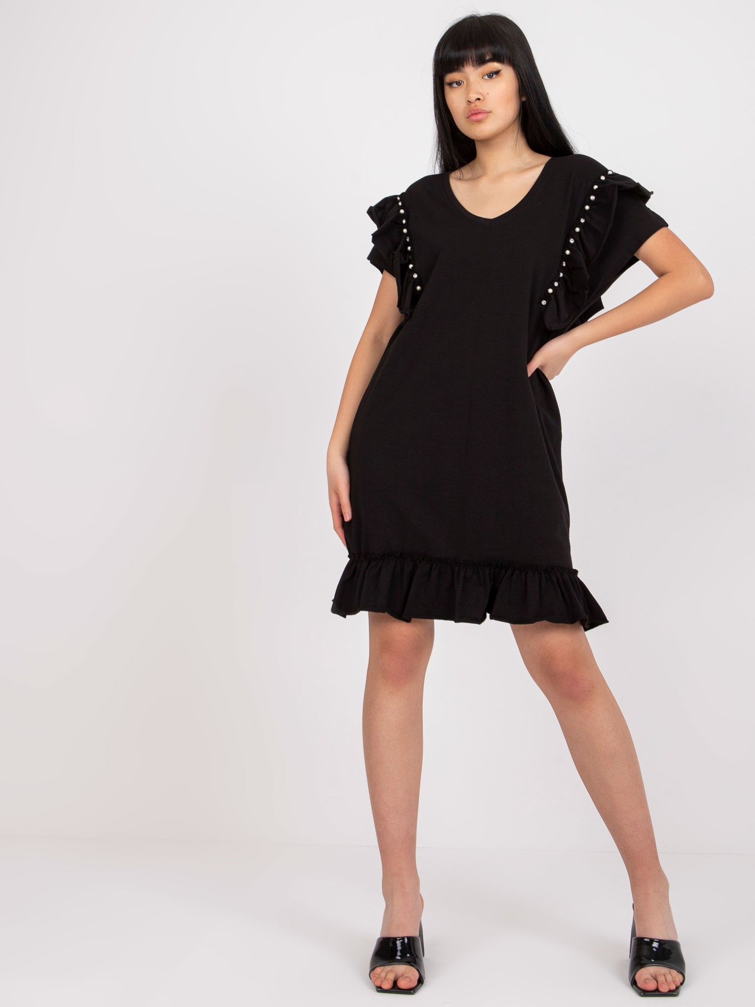Čierne dámske voľné šaty s volánmi FA-SK-7017.72P-black Veľkosť: ONE SIZE