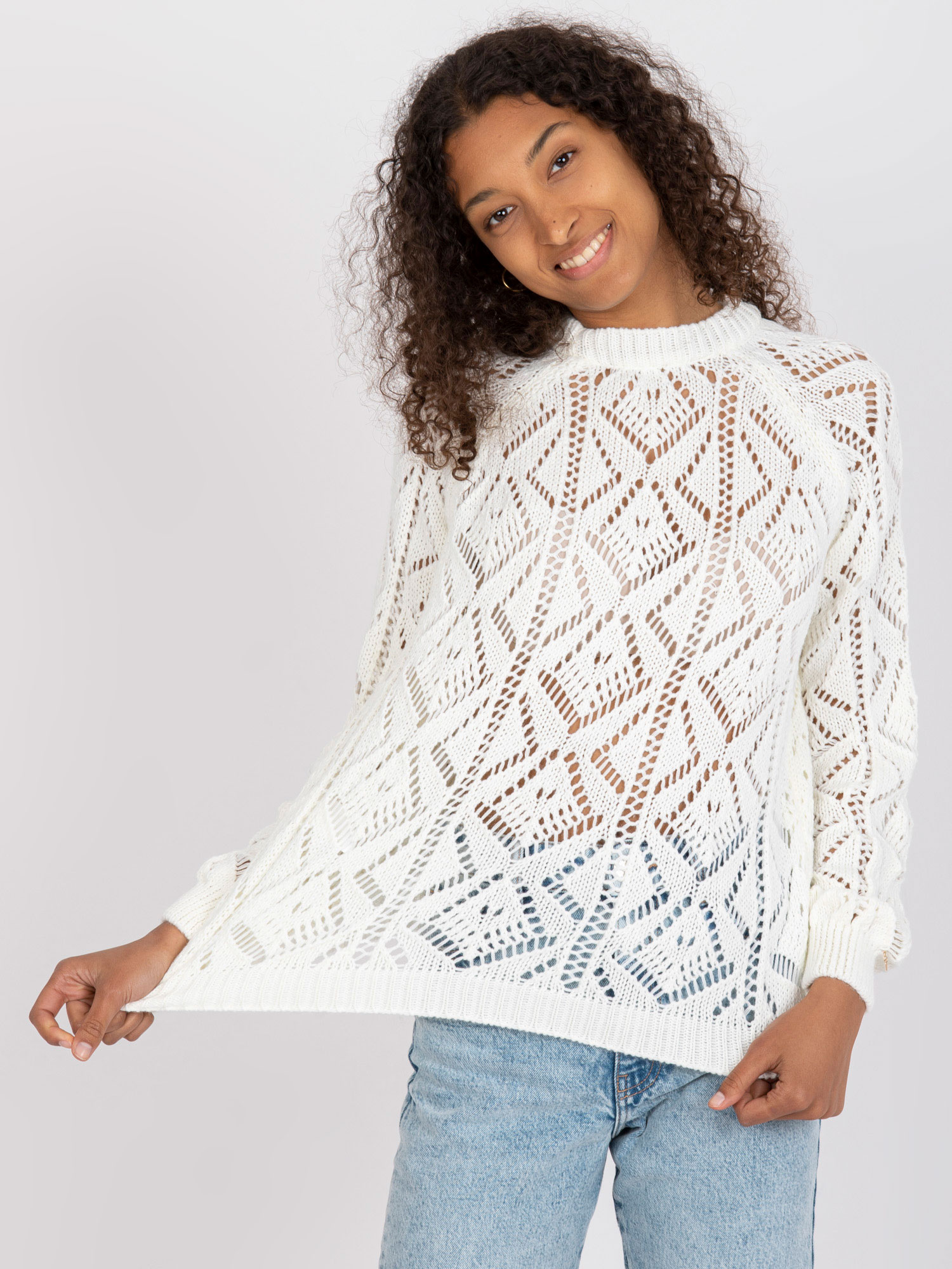 Biely háčkovaný sveter s jemným vzorom -LC-SW-0254.64-white Veľkosť: ONE SIZE