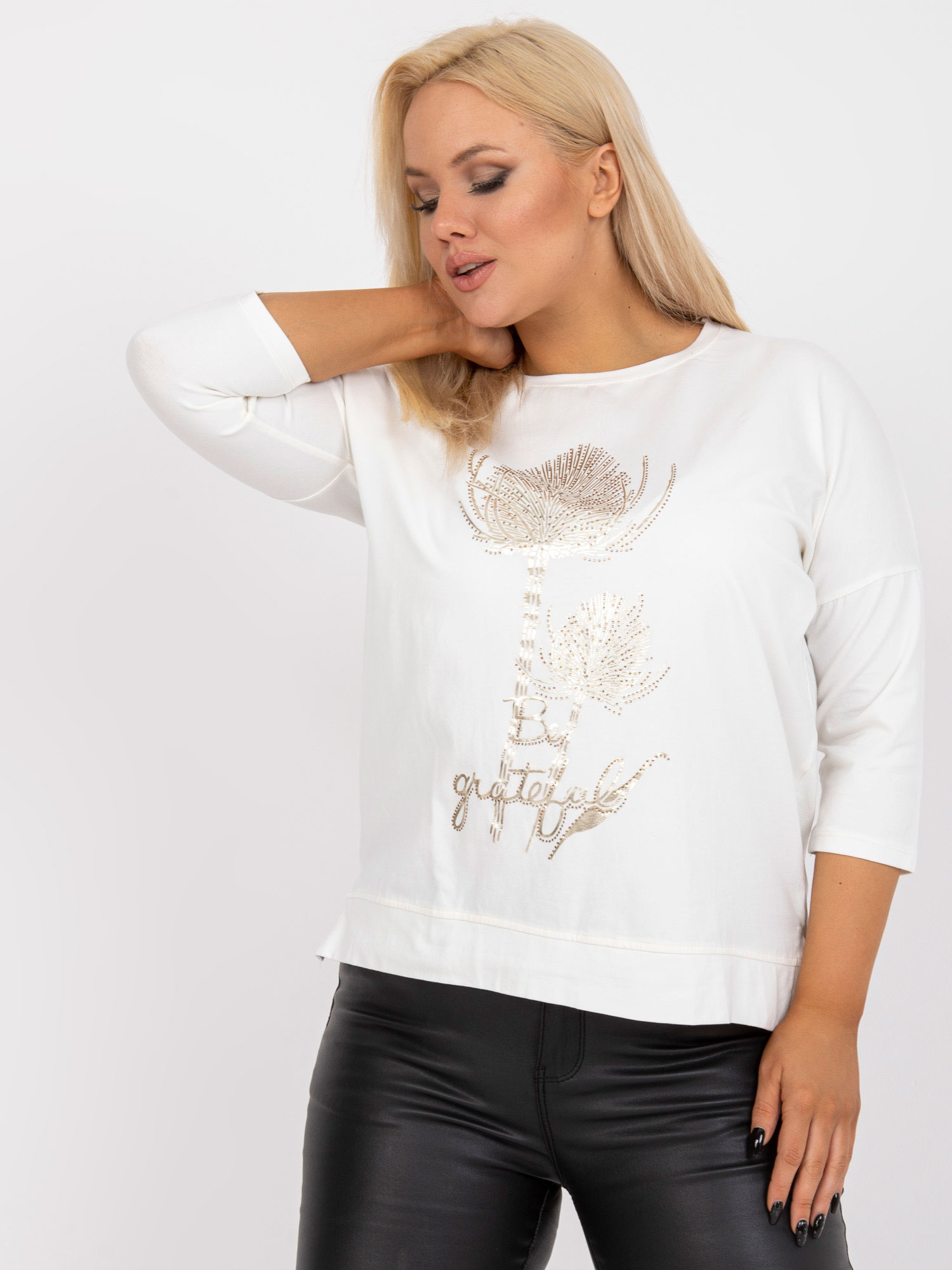 Smotanová blúzka s kamienkovou aplikáciou RV-BZ-7581.62P-ecru Veľkosť: ONE SIZE