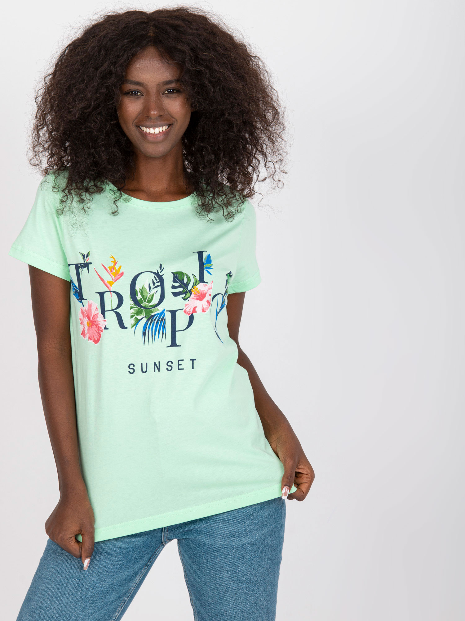 Svetlozelené tričko s kvetinovou potlačou a nápisom "Tropic" BR-TS-8137-light green Veľkosť: XL