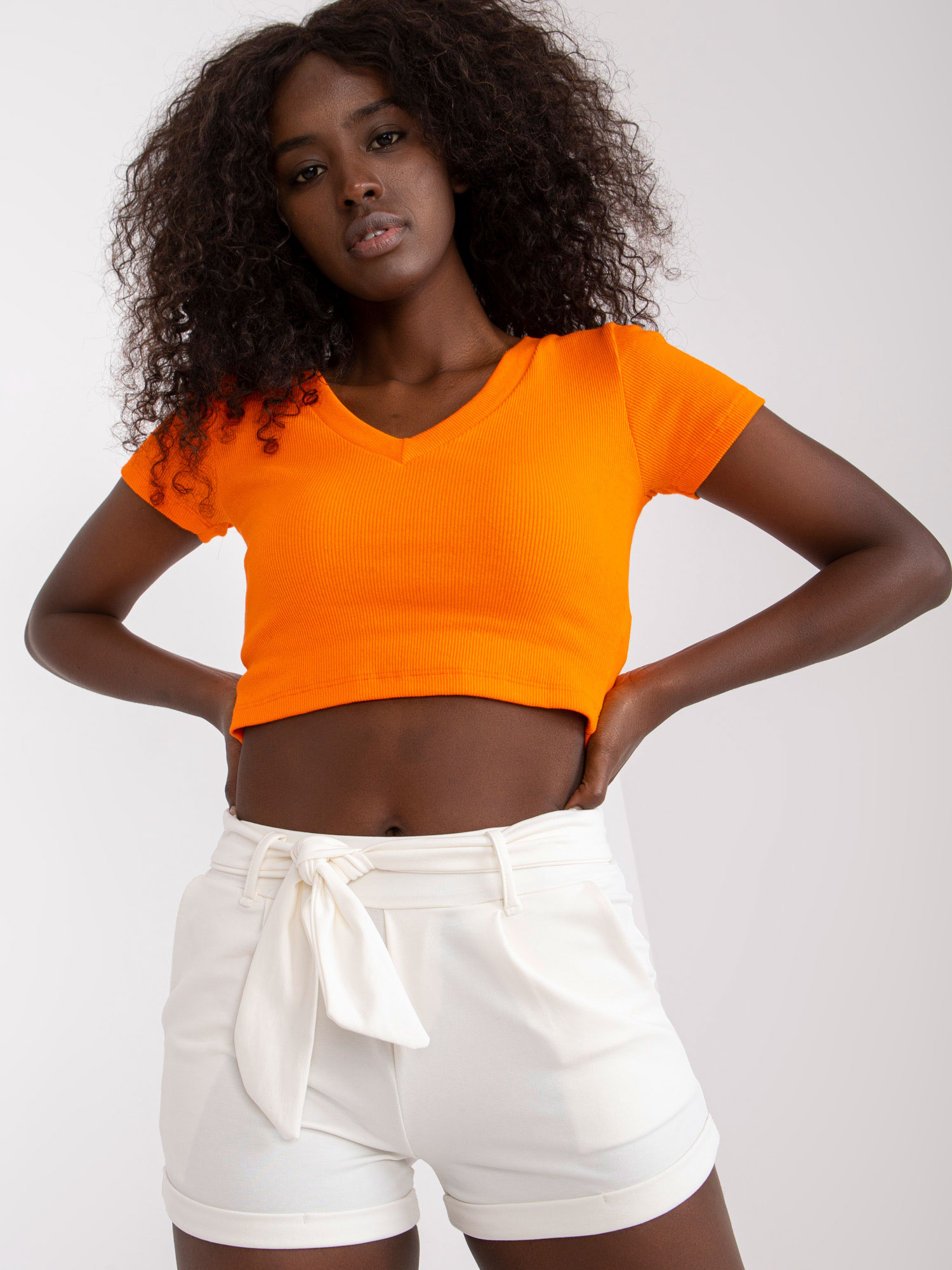 Smotanové šortky s pásikom -LO-SN-LK-141.34P-ecru Veľkosť: L