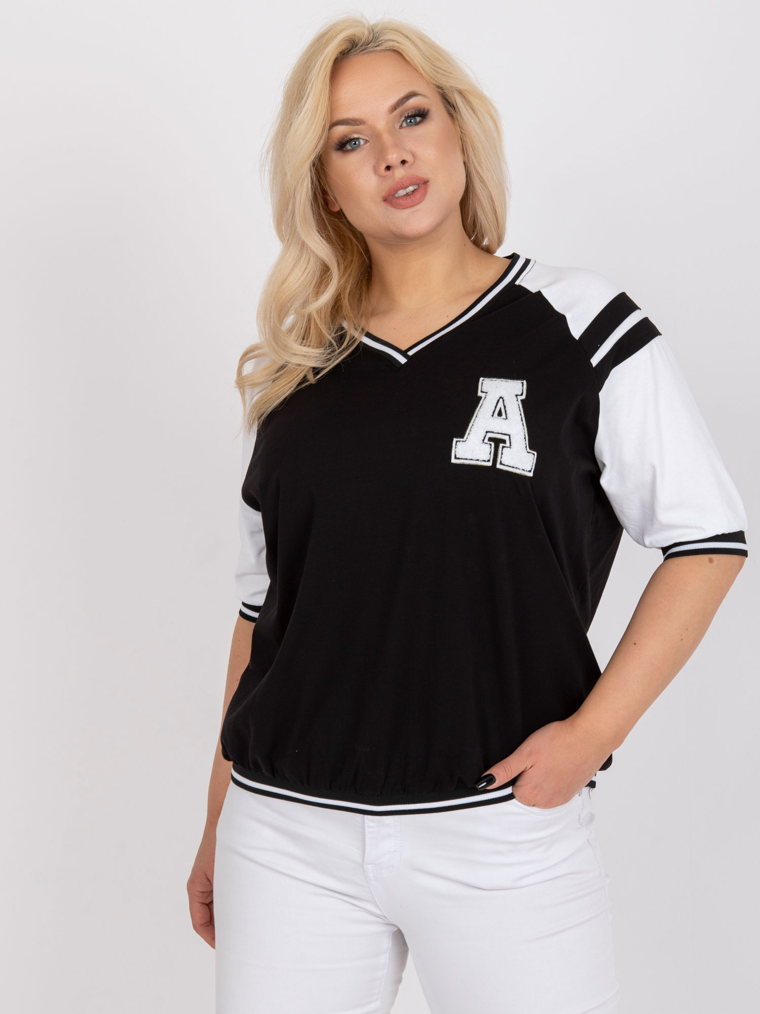 Čierno-biela blúzka s výstrihom do V -RV-BZ-7830.30-black-white Veľkosť: ONE SIZE
