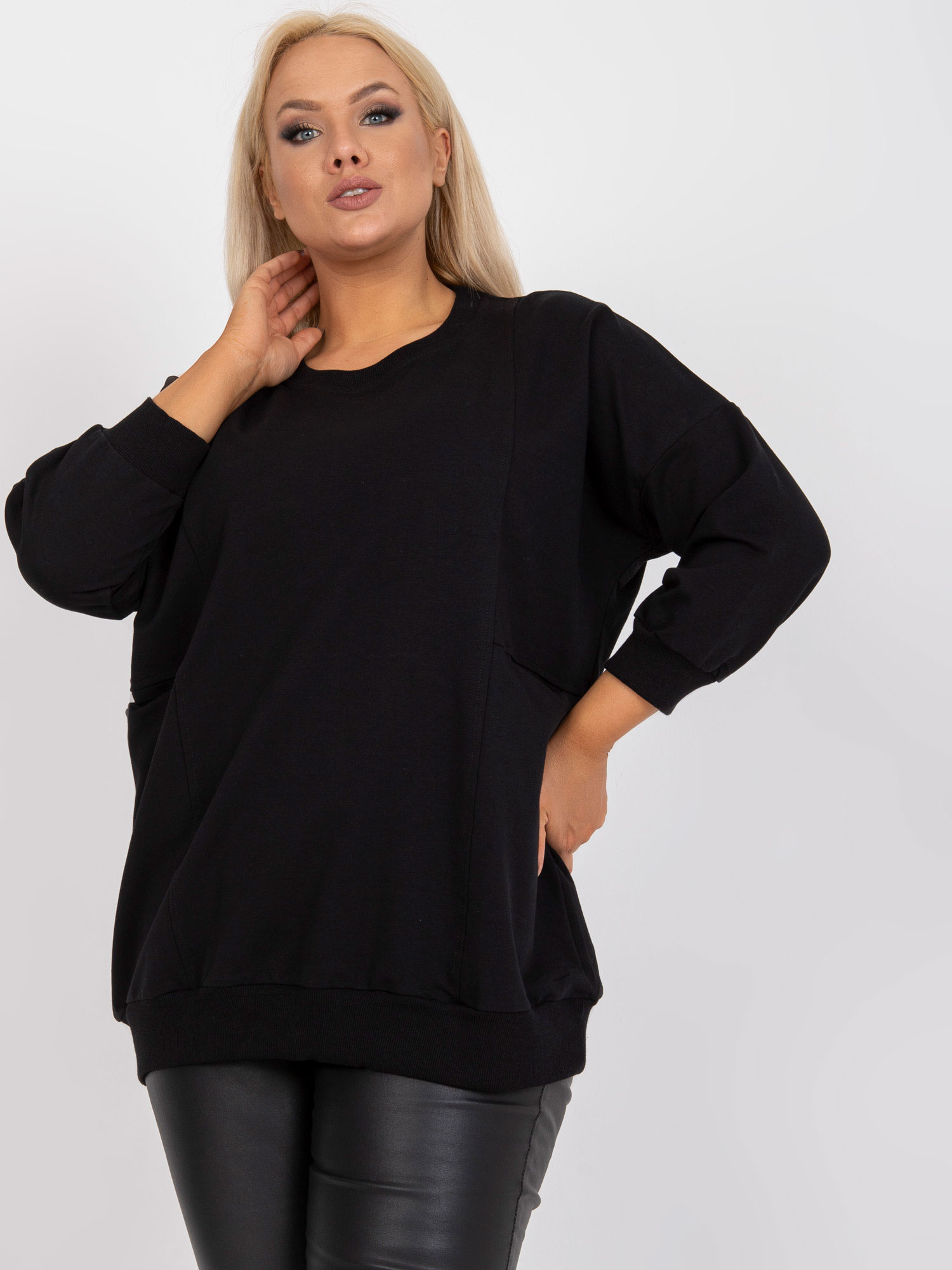 Čierna blúzka s vreckami -RV-BZ-7606.24P-black Veľkosť: ONE SIZE