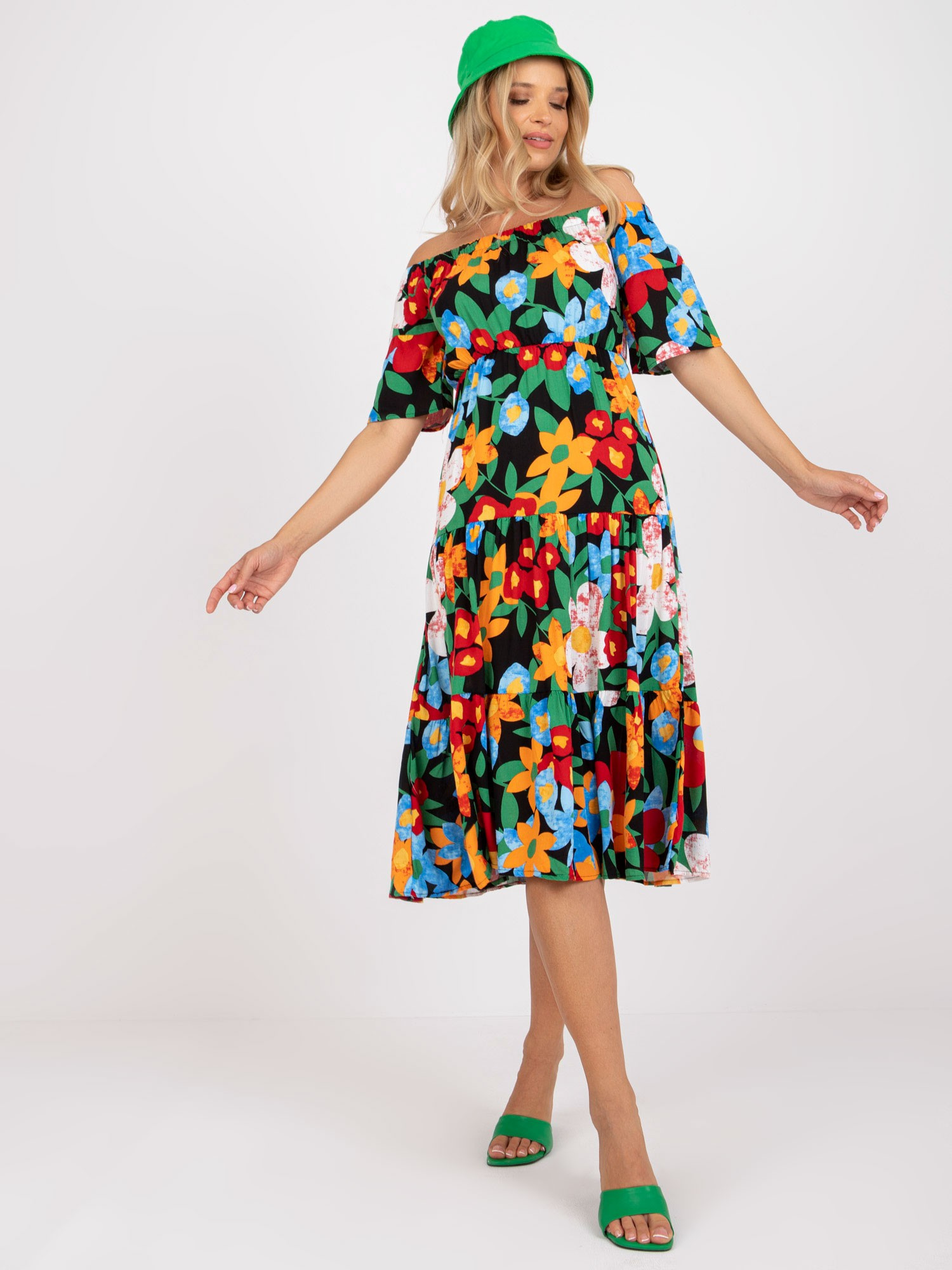 Čierne šaty s farebnými kvetmi v španielskom štýle -RO-SK-5015.32P-black-multicolour Veľkosť: M