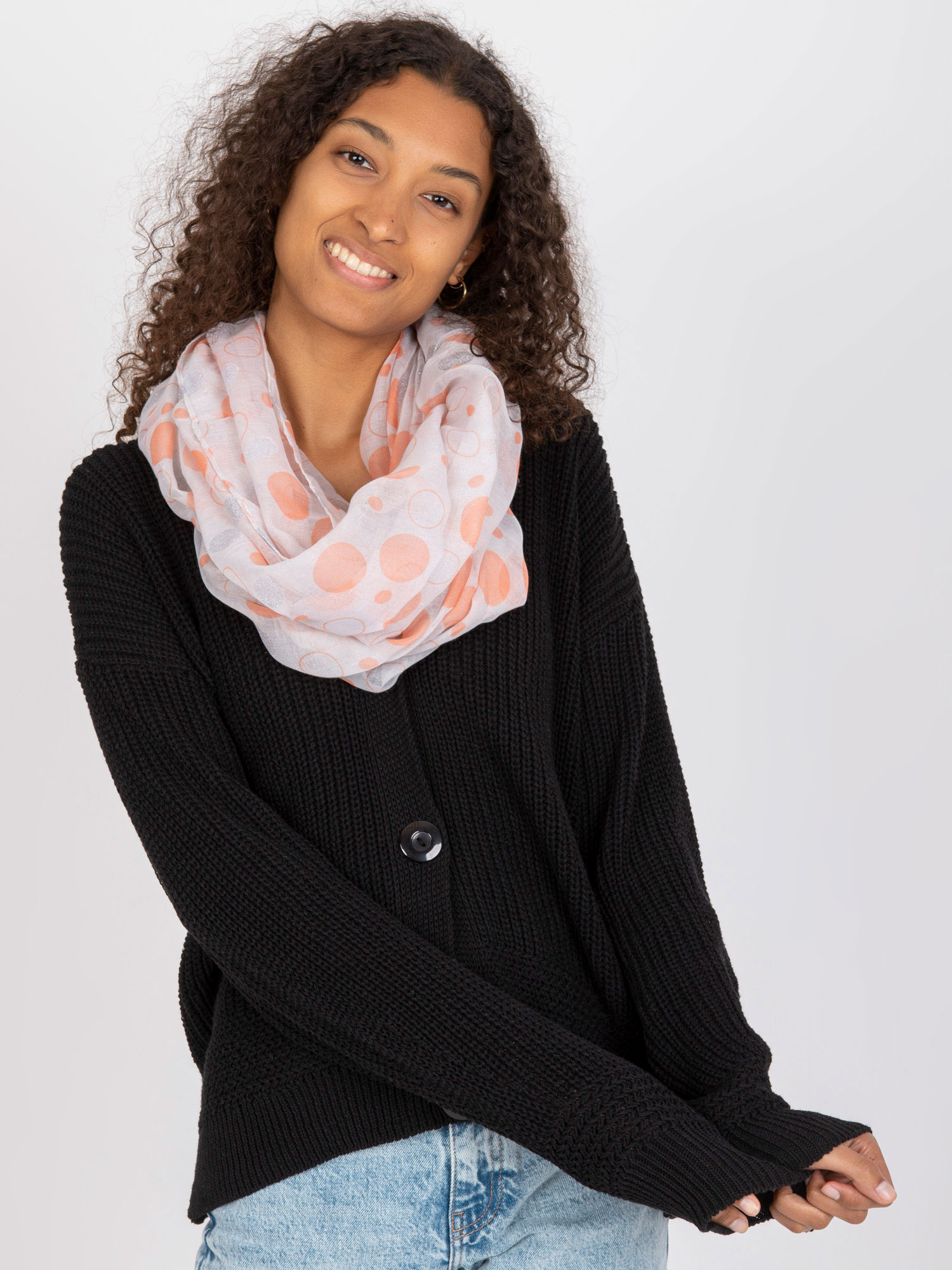 Svetlosivá šatka s farebnými bodkami AT-KM-K5013 Veľkosť: ONE SIZE