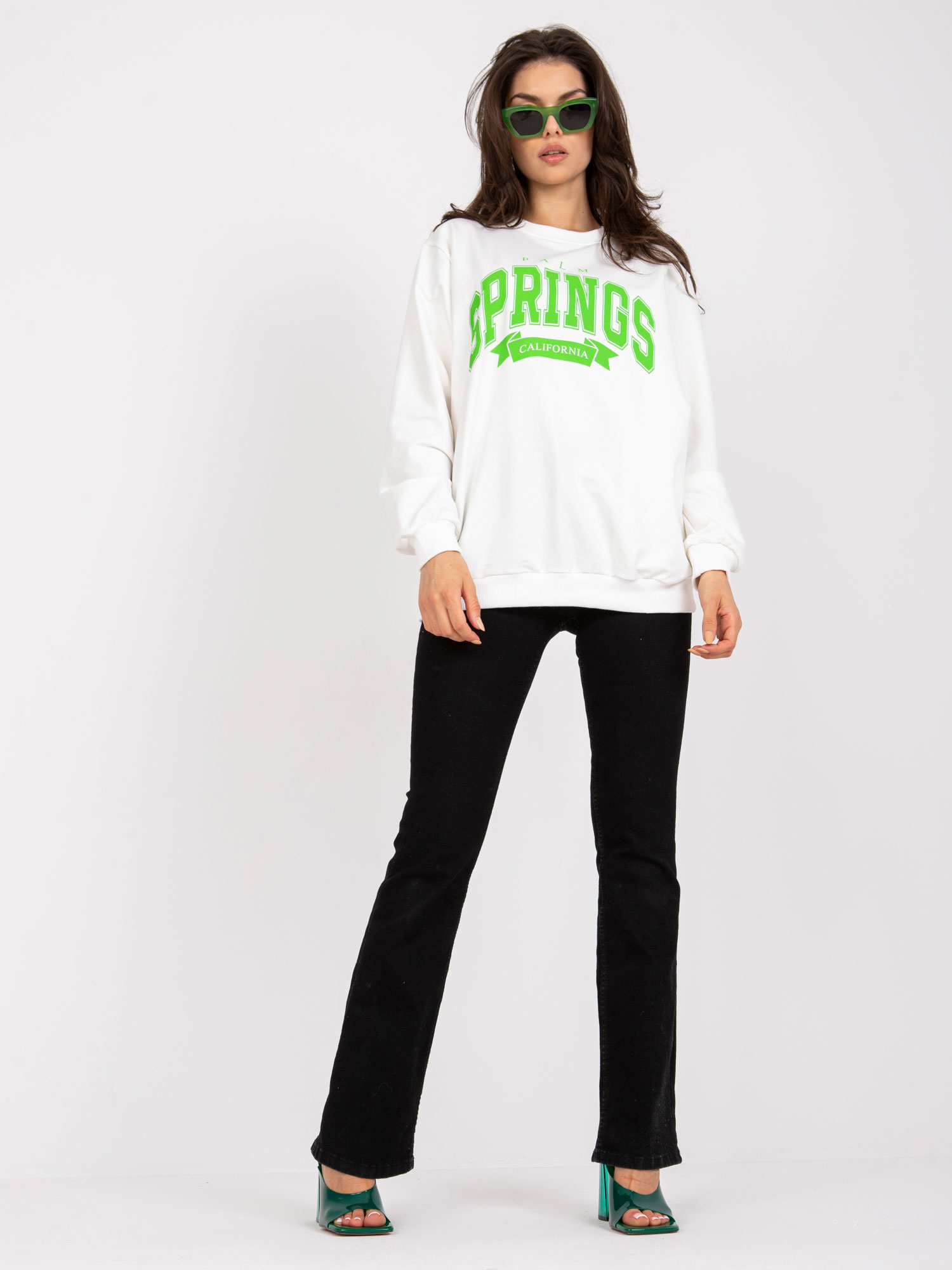 Biela mikina bez kapucne s nápisom -FA-BL-7823.24P-white-green Veľkosť: ONE SIZE