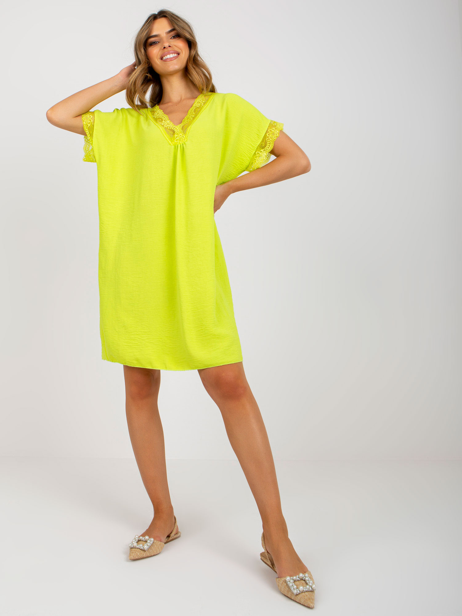Limetkové voľné šaty lemované čipkou -DHJ-SK-0123.60P-lime green Veľkosť: ONE SIZE