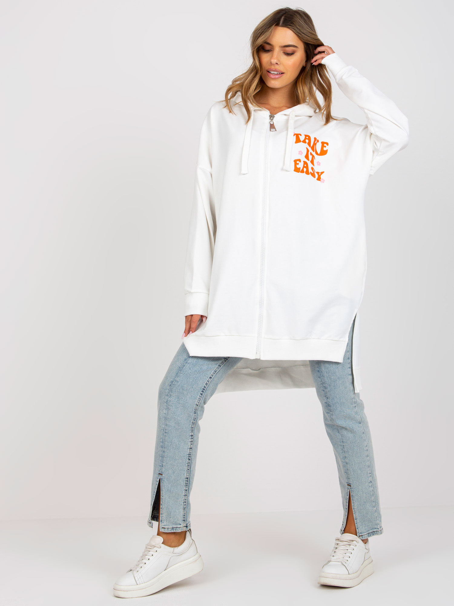 Biela dlhá mikina s nápisom na chrbte FA-BL-7812.42P-white Veľkosť: ONE SIZE