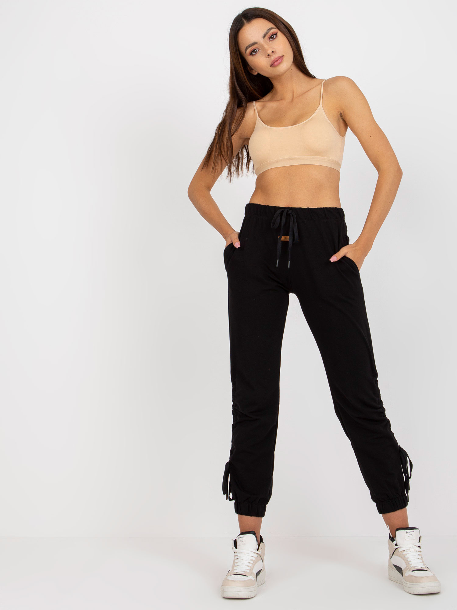 Čierne tepláky s viazaním RV-DR-7943.19-black Veľkosť: S