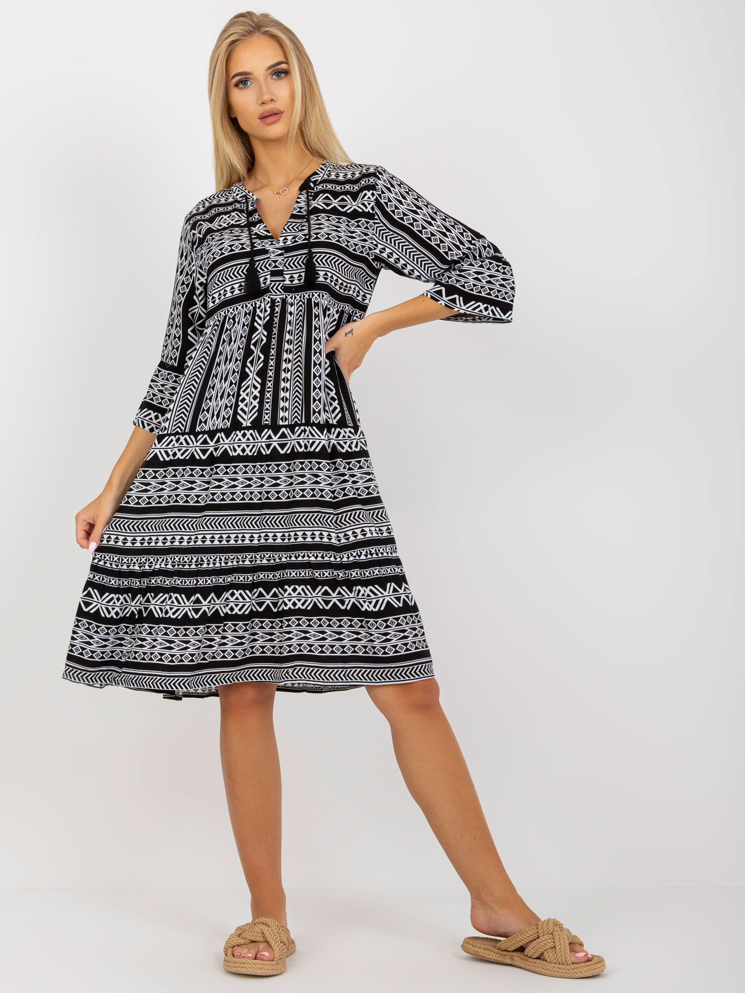 Čierno-biele vzorované voľné šaty D73771M30214A1EN-black-white Veľkosť: XS