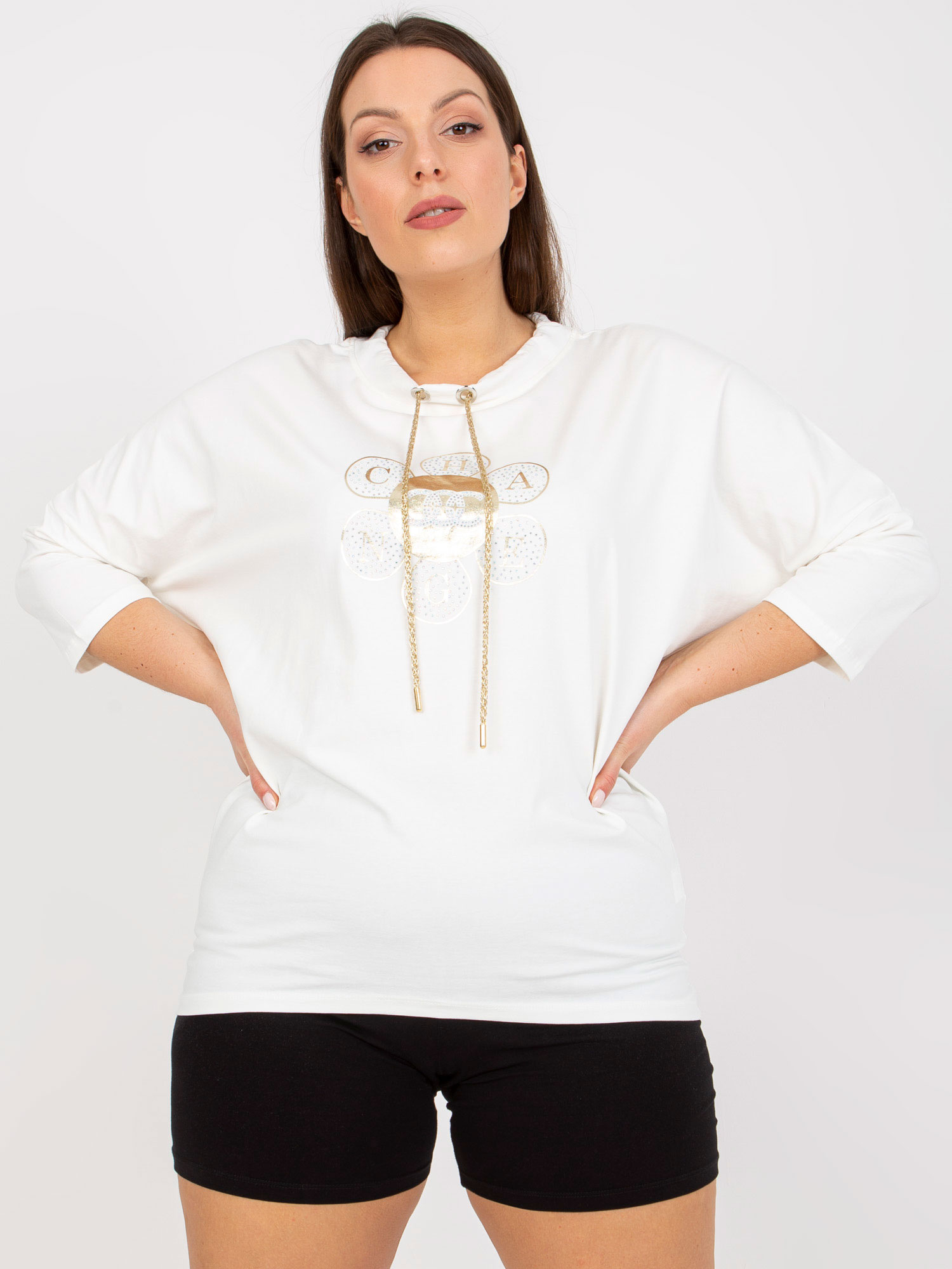 Smotanová blúzka so zlatou potlačou RV-BZ-7414.82-ecru Veľkosť: ONE SIZE