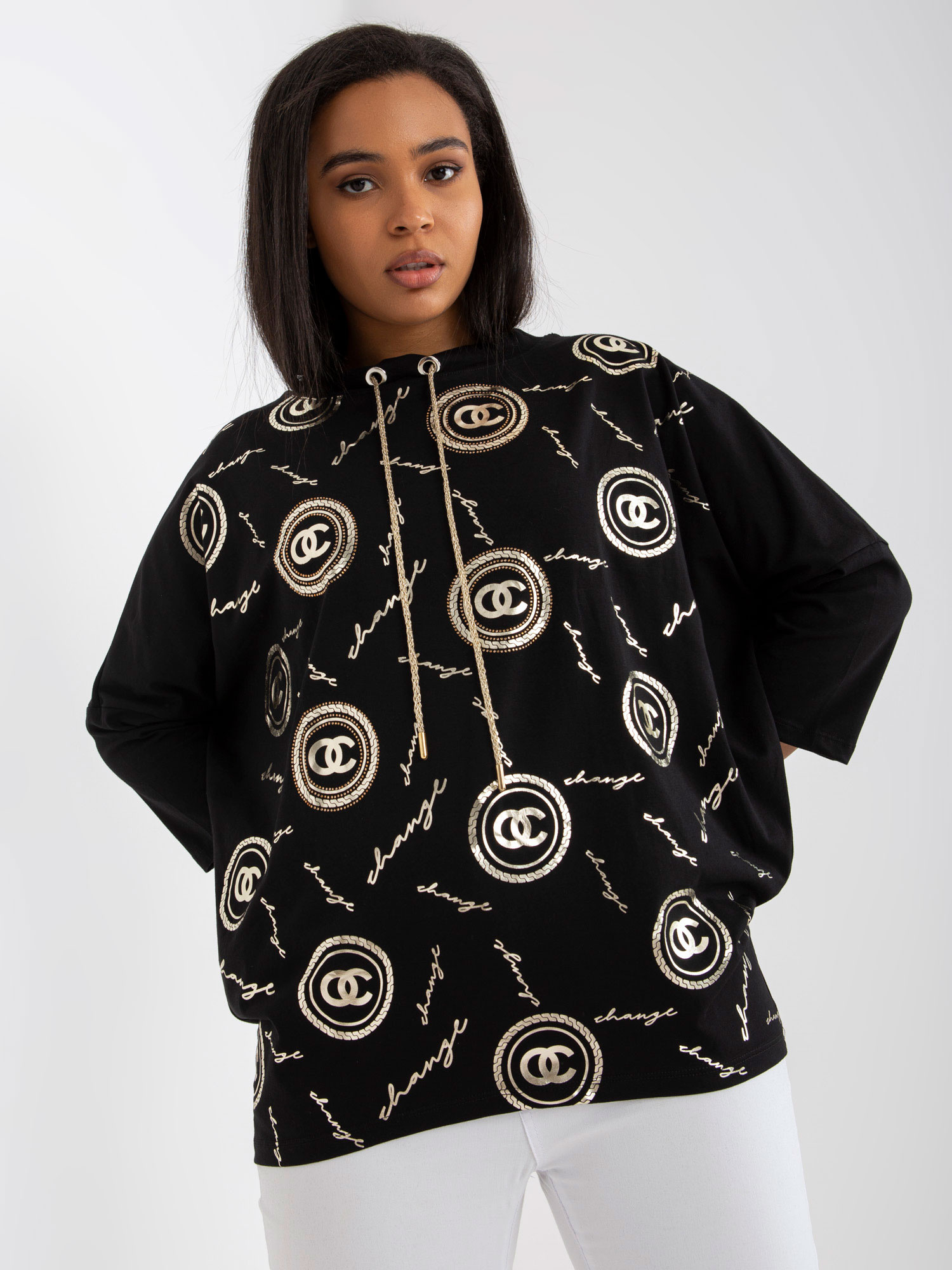 Čierna blúzka so zlatou potlačou RV-BZ-7570.77-black Veľkosť: ONE SIZE