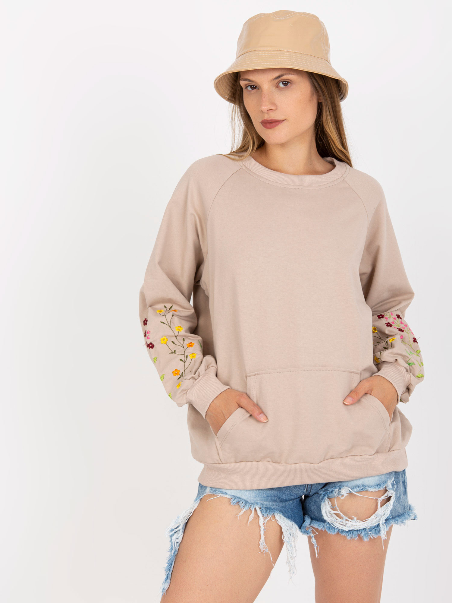 Béžová mikina s vyšívanými kvetmi -RV-BL-8061.97-beige Veľkosť: S/M