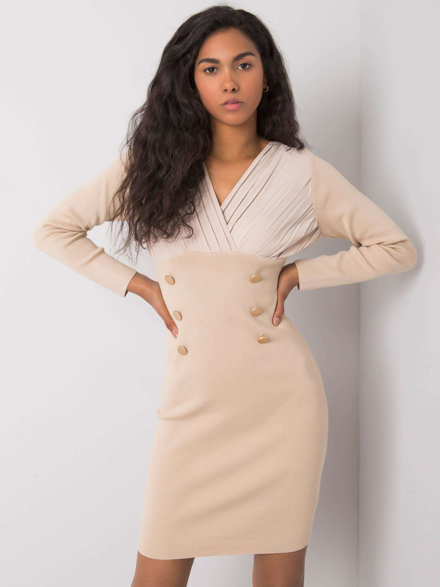 Béžové elegantné priliehavé šaty EM-SK-J50027.63P-beige Veľkosť: S/M