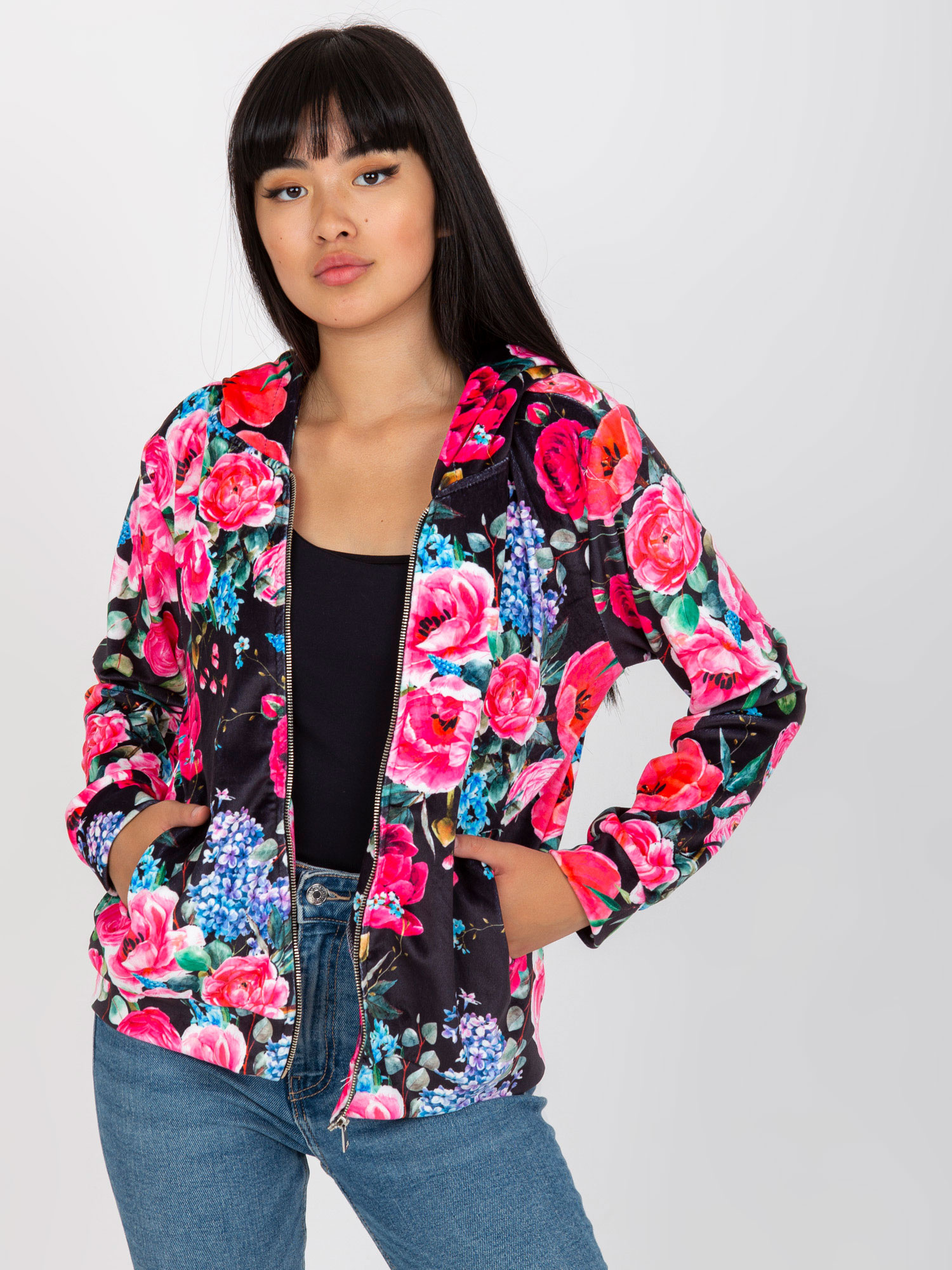 Čierna kvetovaná mikina s kapucňou RV-BL-8118.89-black-pink Veľkosť: S/M