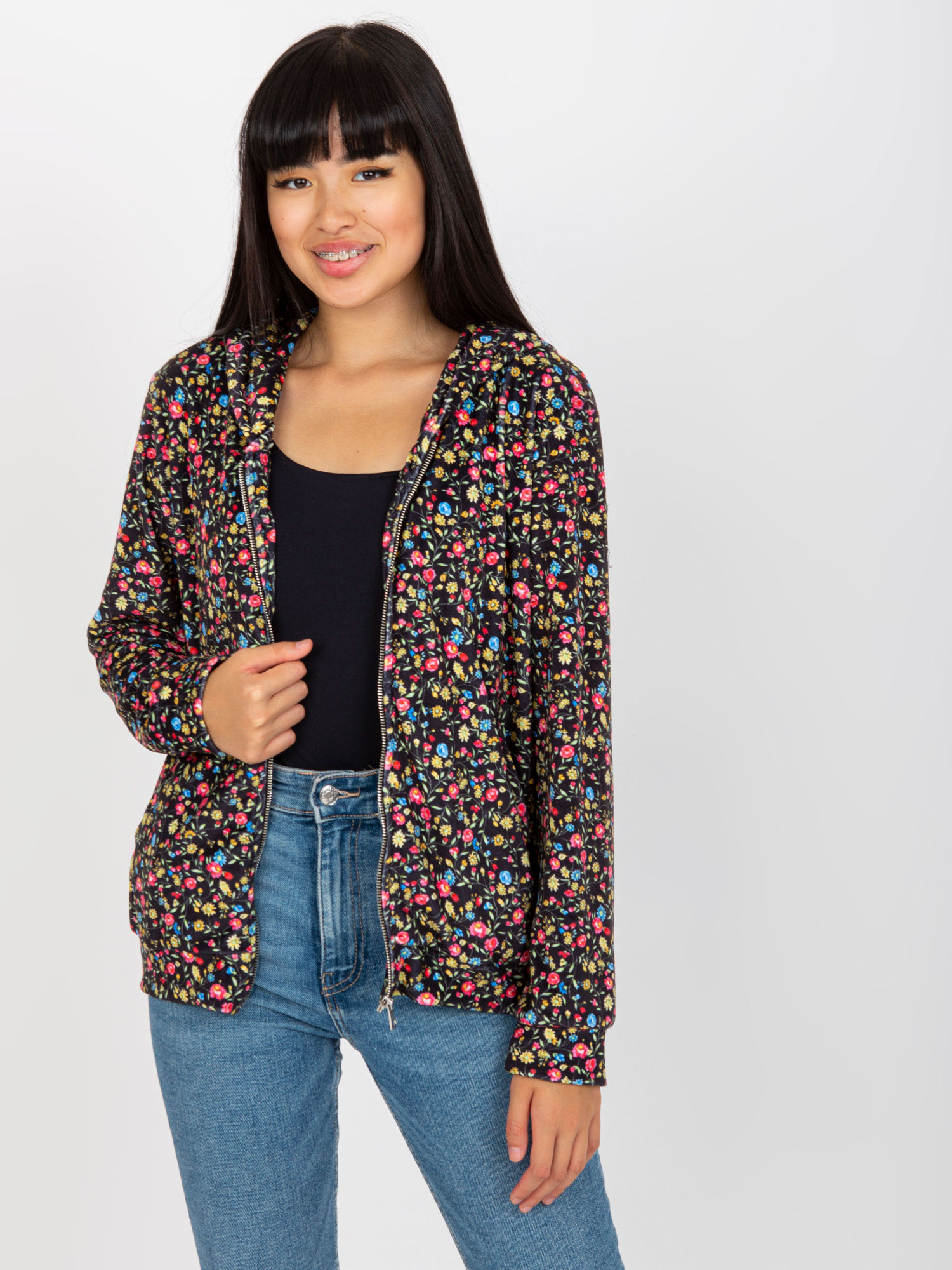 Čierna kvetovaná bomber mikina -RV-BL-8121.29-black-yellow Veľkosť: S/M