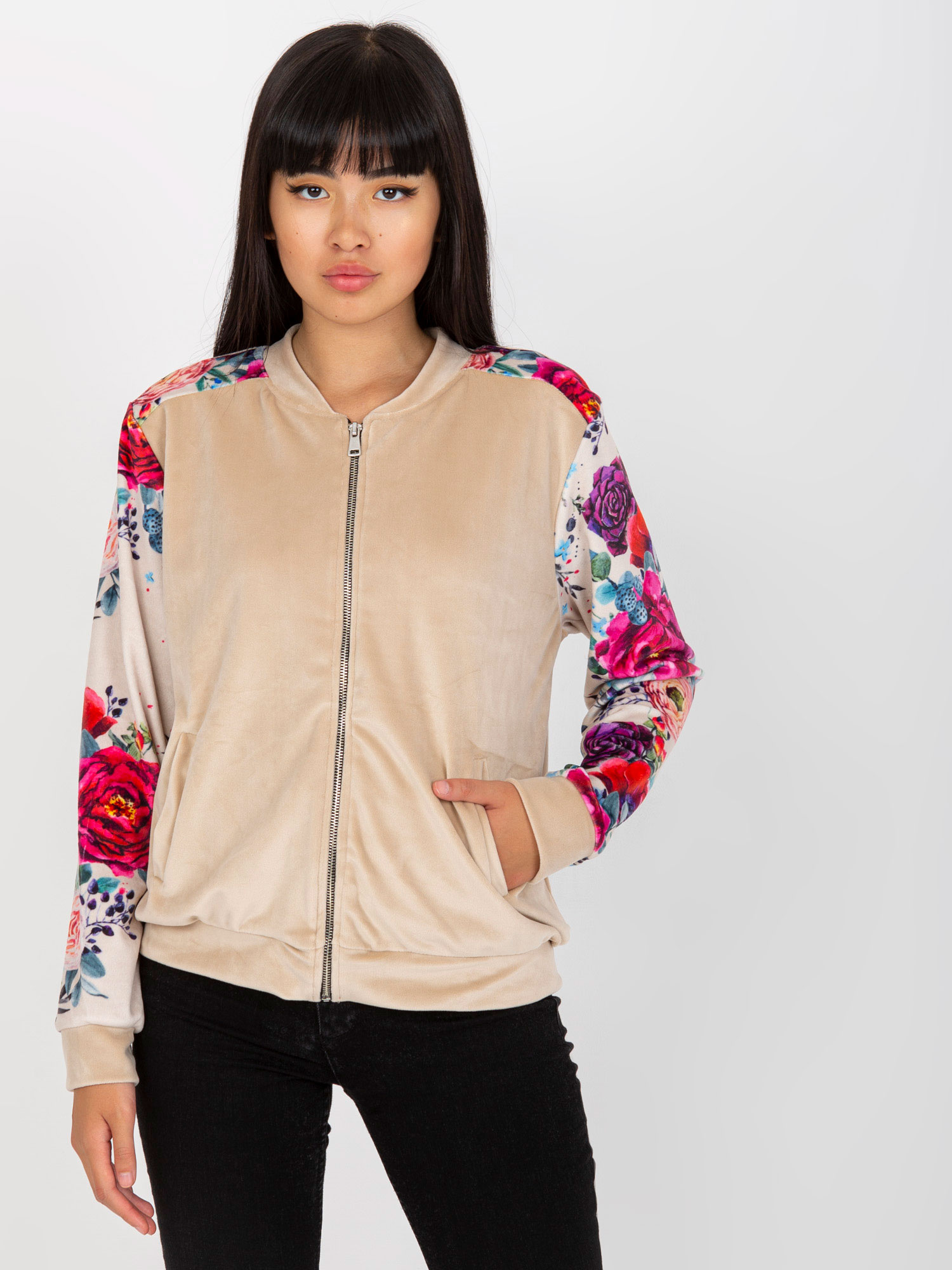 Béžová velúrová mikina s kvetinami RV-BL-8235.38-beige Veľkosť: S/M